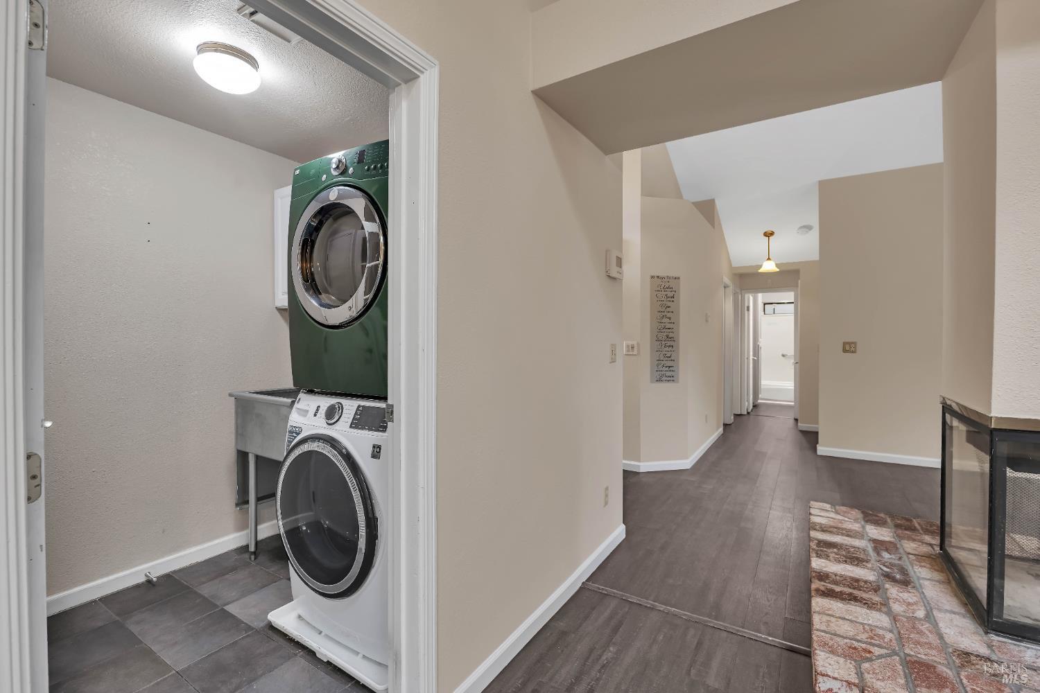 Vallejo, California, 94591, United States, 3 Bedrooms Bedrooms, ,2 BathroomsBathrooms,Residential,For Sale,2006262