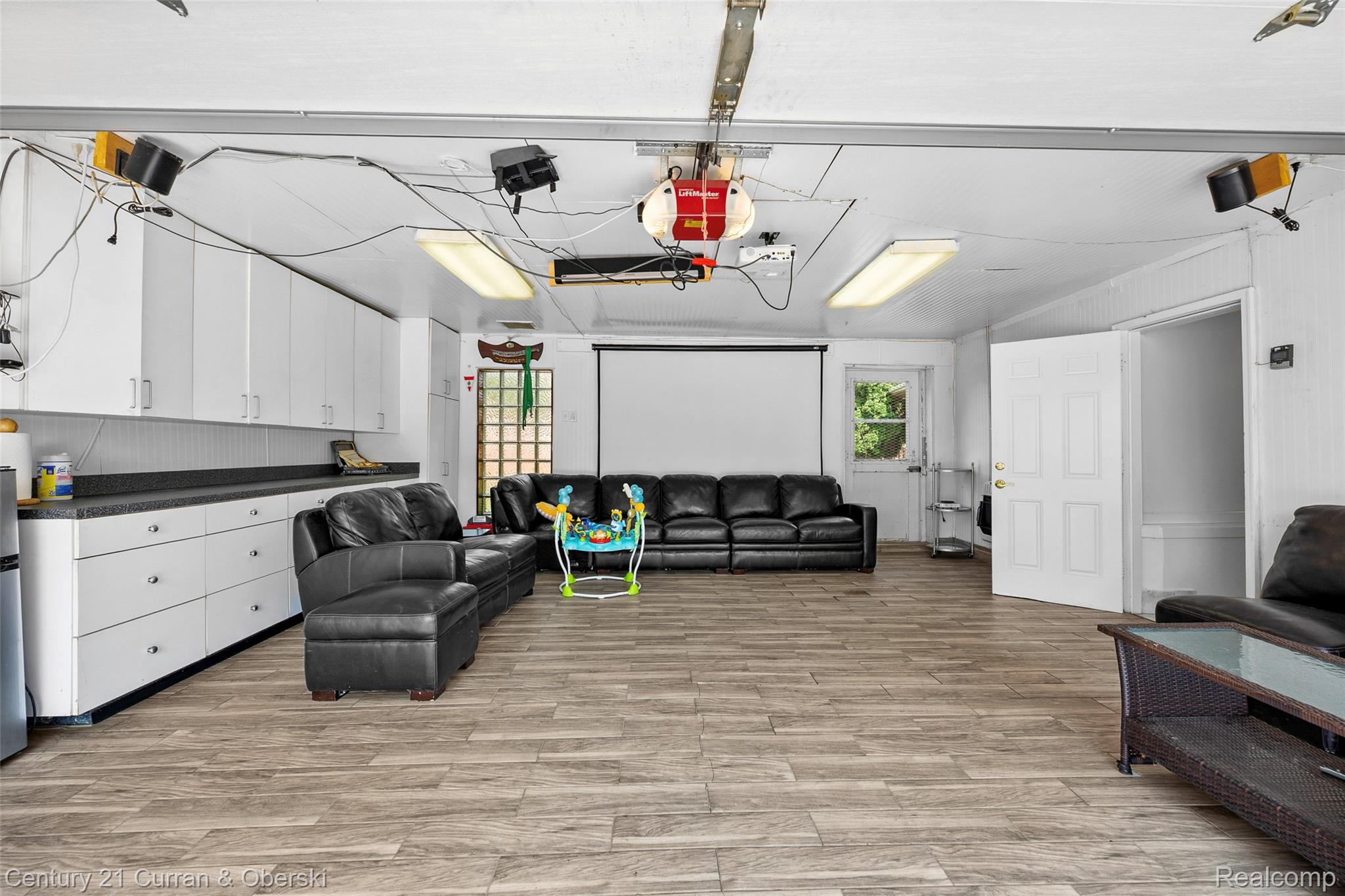 Dearborn, Michigan, 48126, United States, 3 Bedrooms Bedrooms, ,4 BathroomsBathrooms,Residential,For Sale,1979682