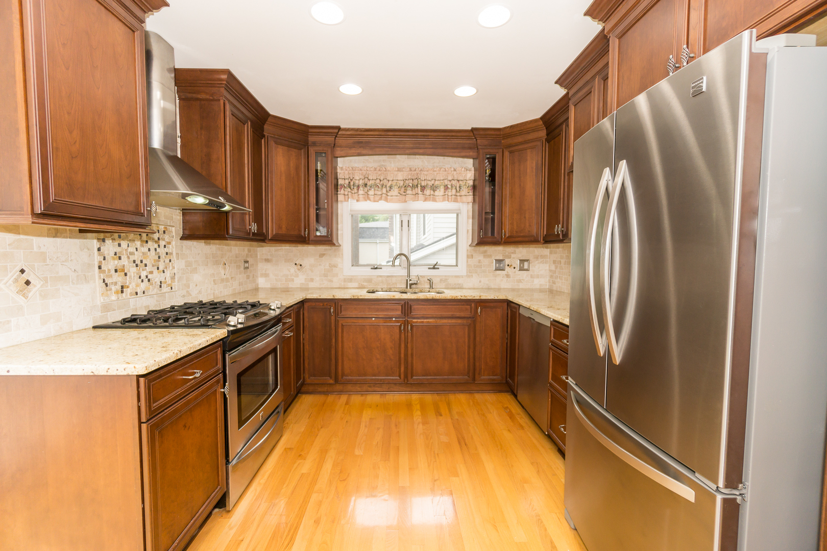 Arlington Heights, Illinois, 60005, United States, 5 Bedrooms Bedrooms, ,3 BathroomsBathrooms,Residential,For Sale,1921058