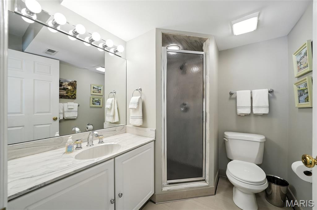 St Louis, Missouri, 63108, United States, 4 Bedrooms Bedrooms, ,5 BathroomsBathrooms,Residential,For Sale,1941664
