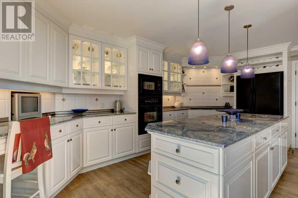 CALGARY, Alberta, T2P 3R8, CA, 2 Bedrooms Bedrooms, ,2 BathroomsBathrooms,Residential,For Sale,1908655