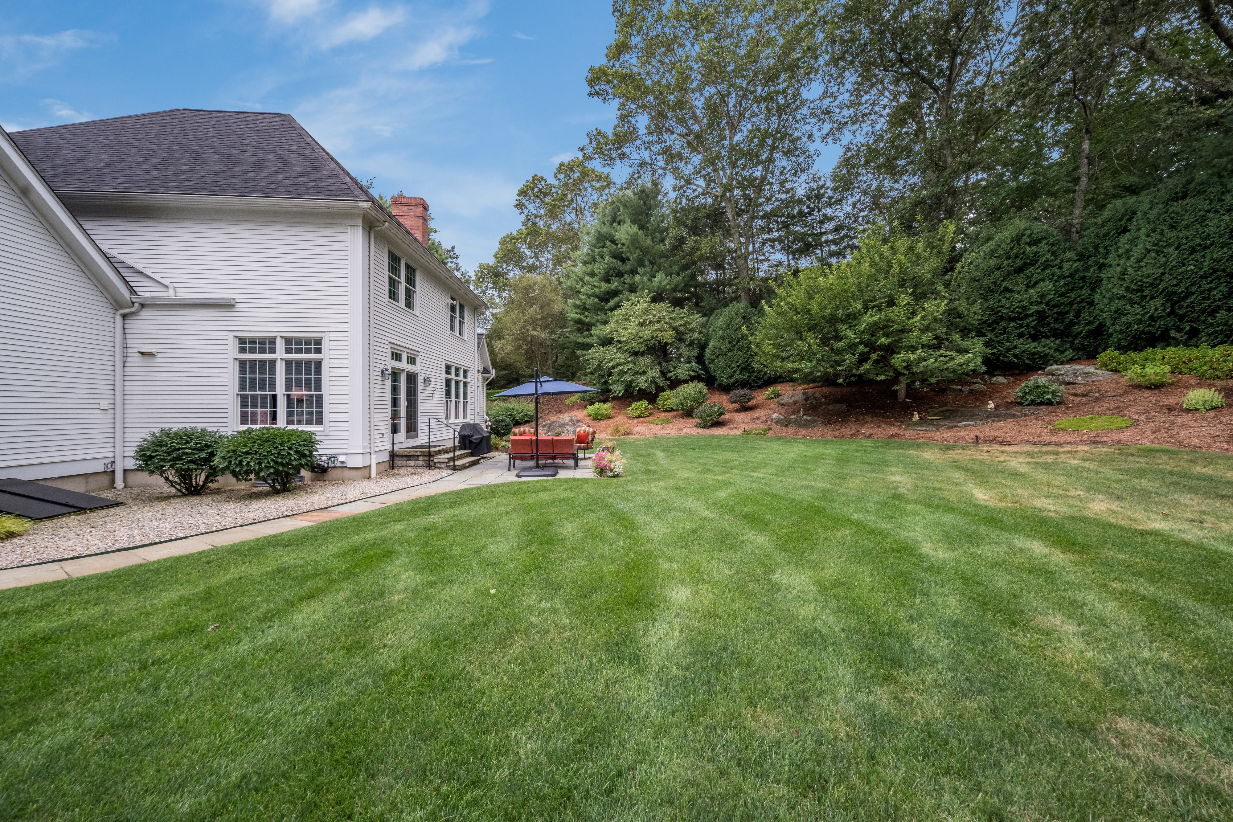  Meticulously Renovated Colonial is Coastal Sophistication - 物件實景