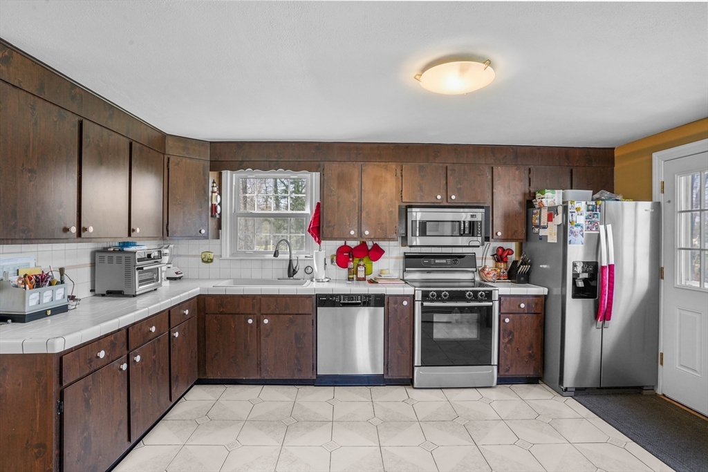 Burlington, Massachusetts, 01803, United States, 3 Bedrooms Bedrooms, ,2 BathroomsBathrooms,Residential,For Sale,2039576