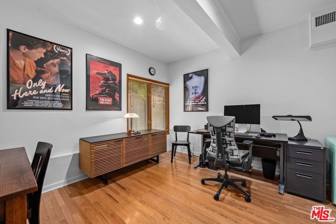 Sherman Oaks, California, 91423, United States, 3 Bedrooms Bedrooms, ,3 BathroomsBathrooms,Residential,For Sale,1986204