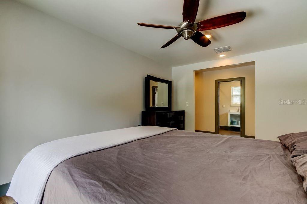 St Petersburg, Florida, 33701, United States, 3 Bedrooms Bedrooms, ,4 BathroomsBathrooms,Residential,For Sale,1895671