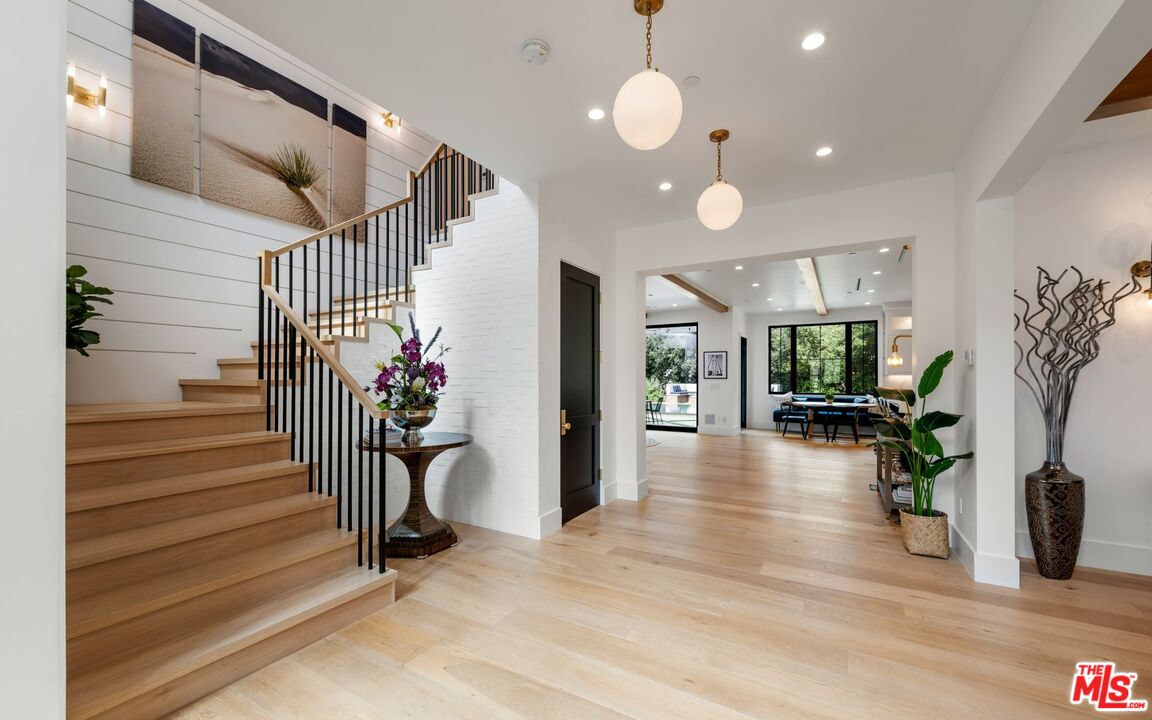 Encino, California, 91436, United States, 6 Bedrooms Bedrooms, ,7 BathroomsBathrooms,Residential,For Sale,1896144