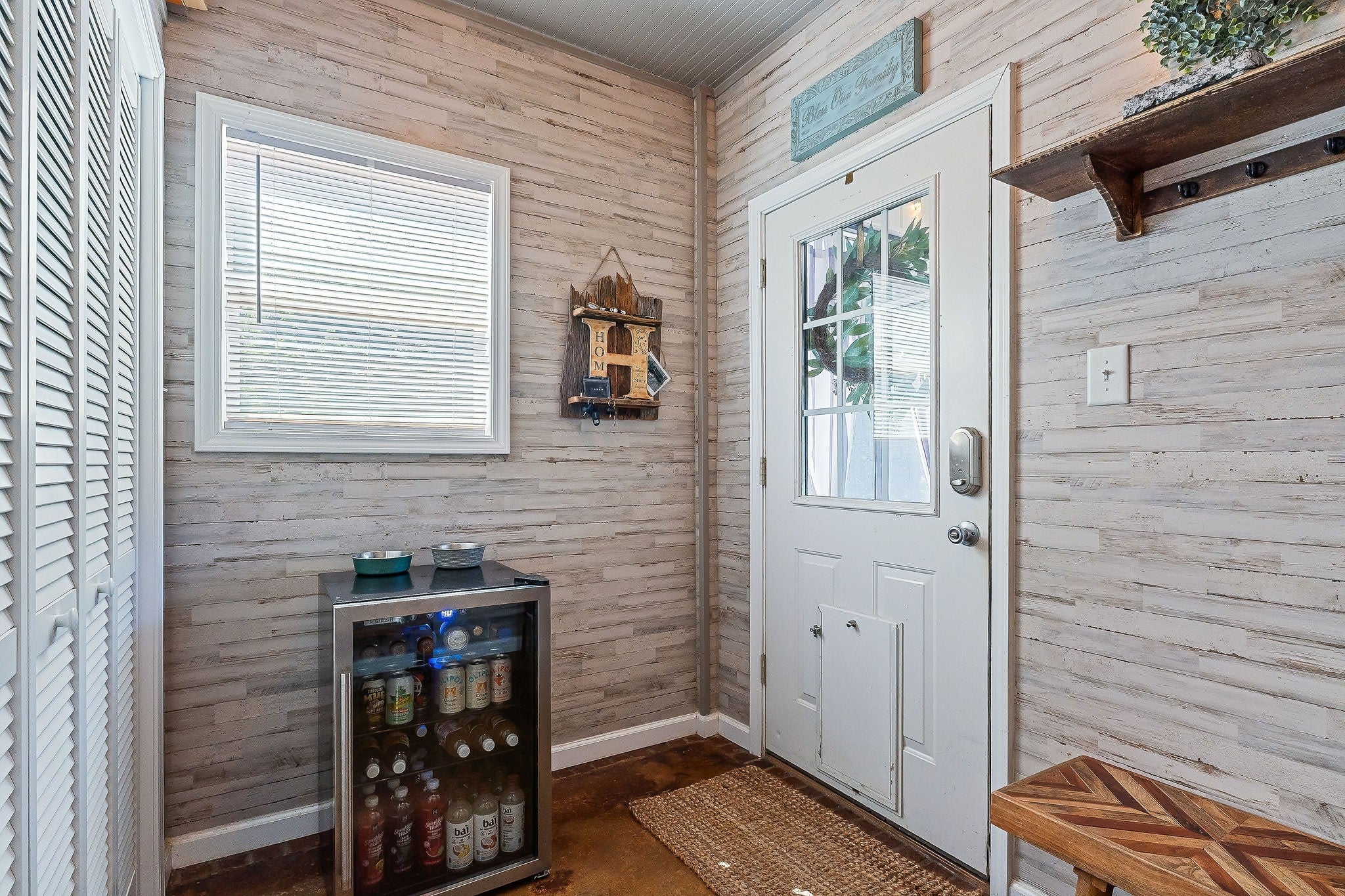 Smithville, Tennessee, 37166, United States, 1 Bedroom Bedrooms, ,4 BathroomsBathrooms,Residential,For Sale,2006606