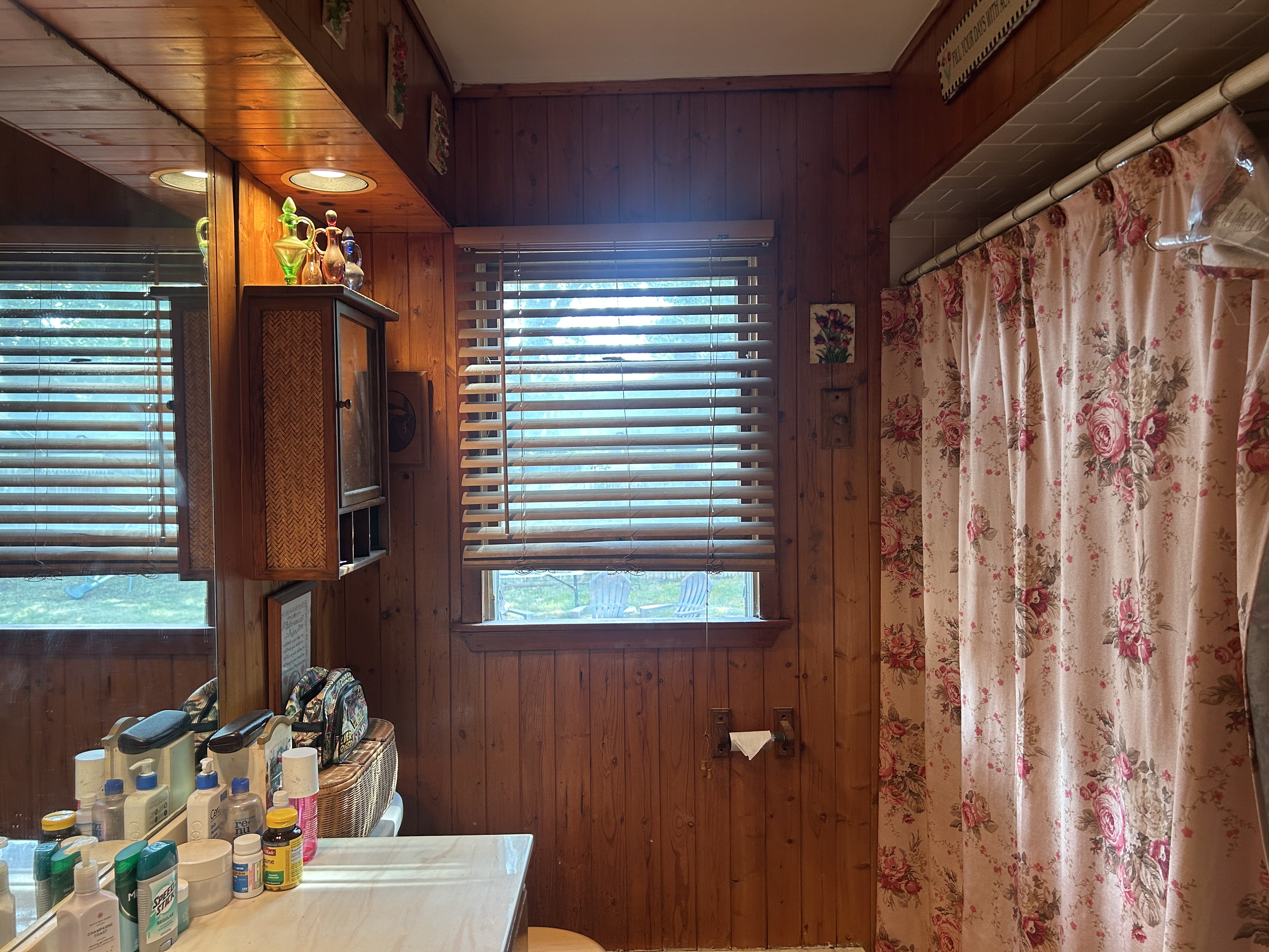 Copiague, New York, 11726, United States, 4 Bedrooms Bedrooms, ,2 BathroomsBathrooms,Residential,For Sale,1957833