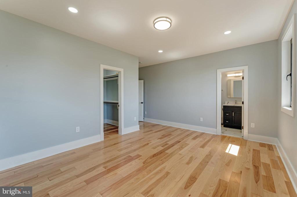 Herndon, Virginia, 20170, United States, 6 Bedrooms Bedrooms, ,6 BathroomsBathrooms,Residential,For Sale,1941281