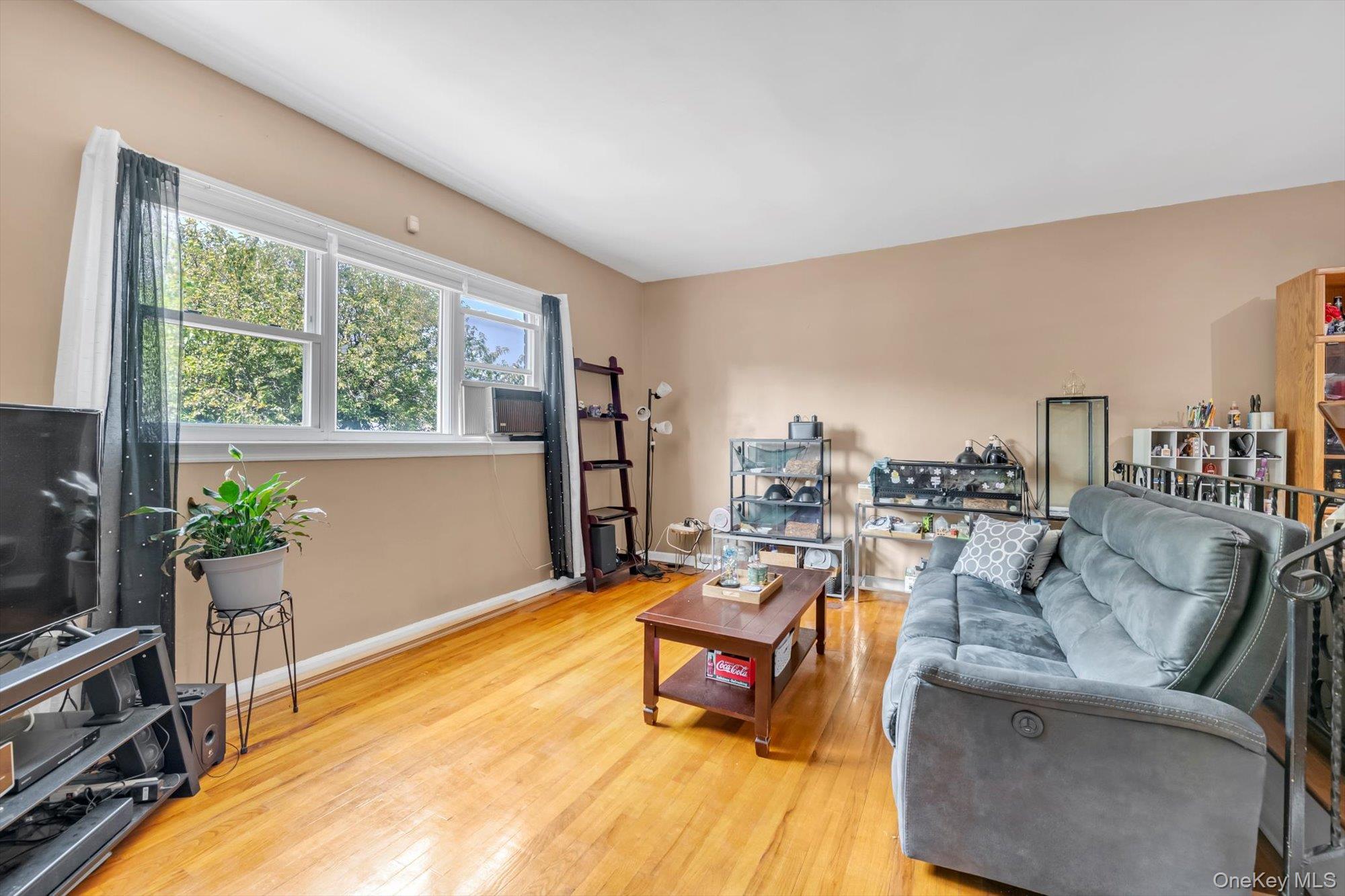 Bronx, New York, 10465, United States, 3 Bedrooms Bedrooms, ,2 BathroomsBathrooms,Residential,For Sale,1919704
