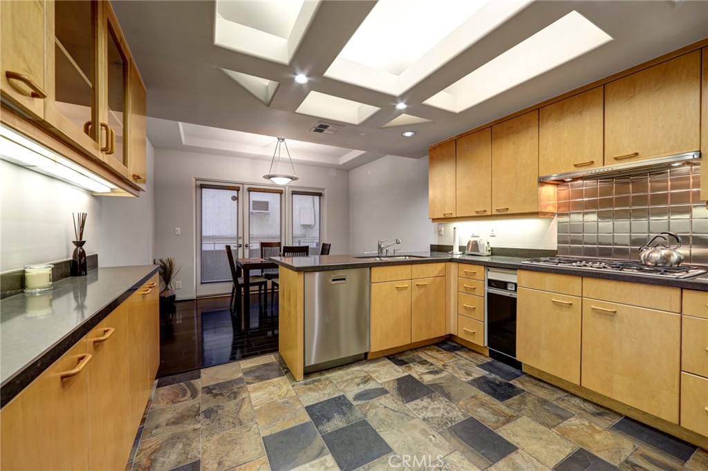 Studio City, California, 91604, United States, 2 Bedrooms Bedrooms, ,3 BathroomsBathrooms,Residential,For Sale,1847940