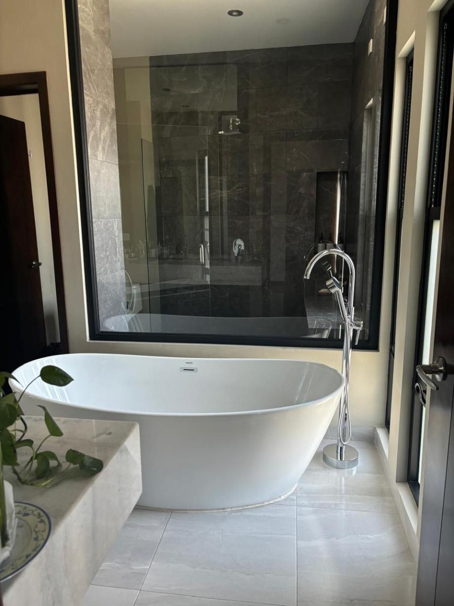 Torreón, Coahuila de Zaragoza, 27106, Mexico, 3 Bedrooms Bedrooms, ,4 BathroomsBathrooms,Residential,For Sale,1991991