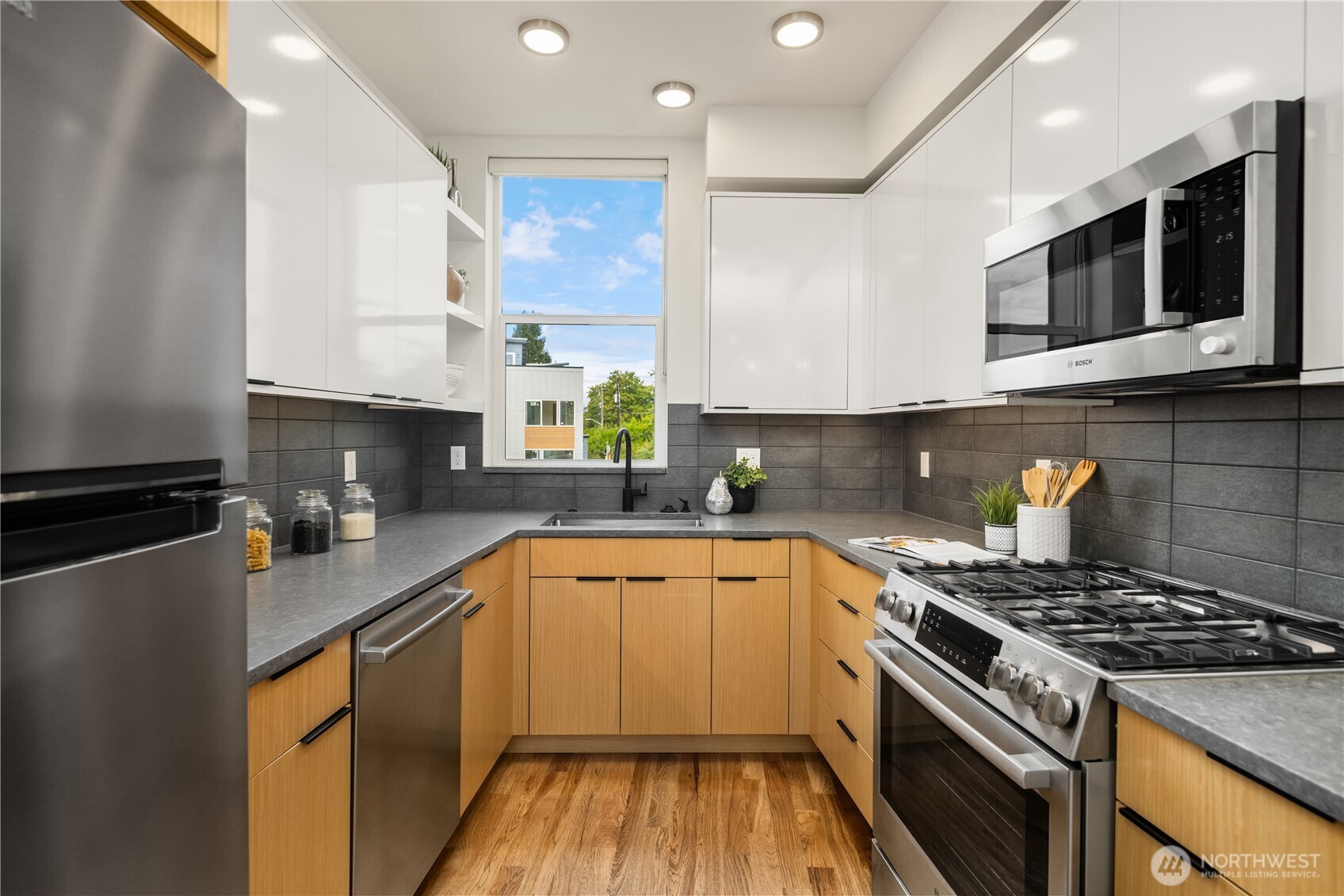 Seattle, Washington, 98115, United States, 3 Bedrooms Bedrooms, ,Residential,For Sale,1926202