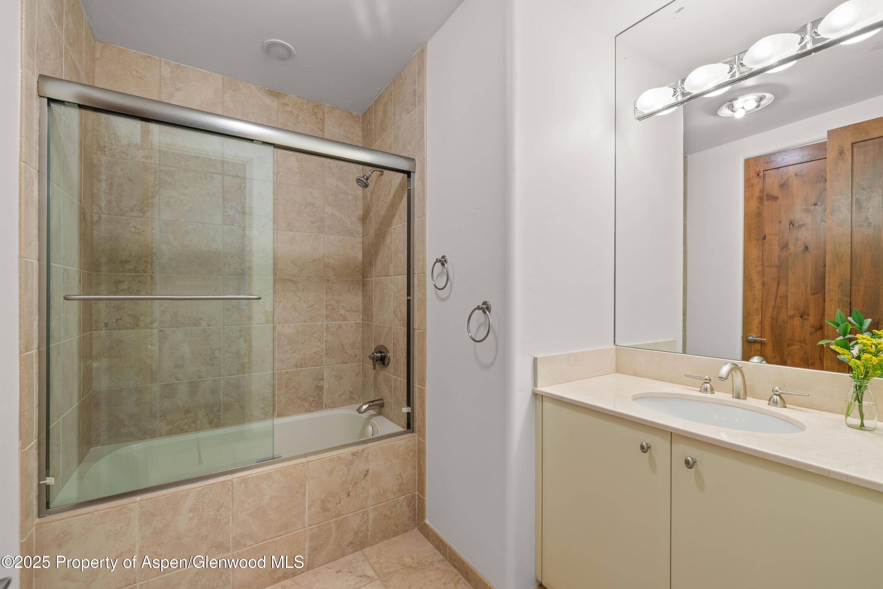 Aspen, Colorado, 81611, United States, 4 Bedrooms Bedrooms, ,5 BathroomsBathrooms,Residential,For Sale,1998129