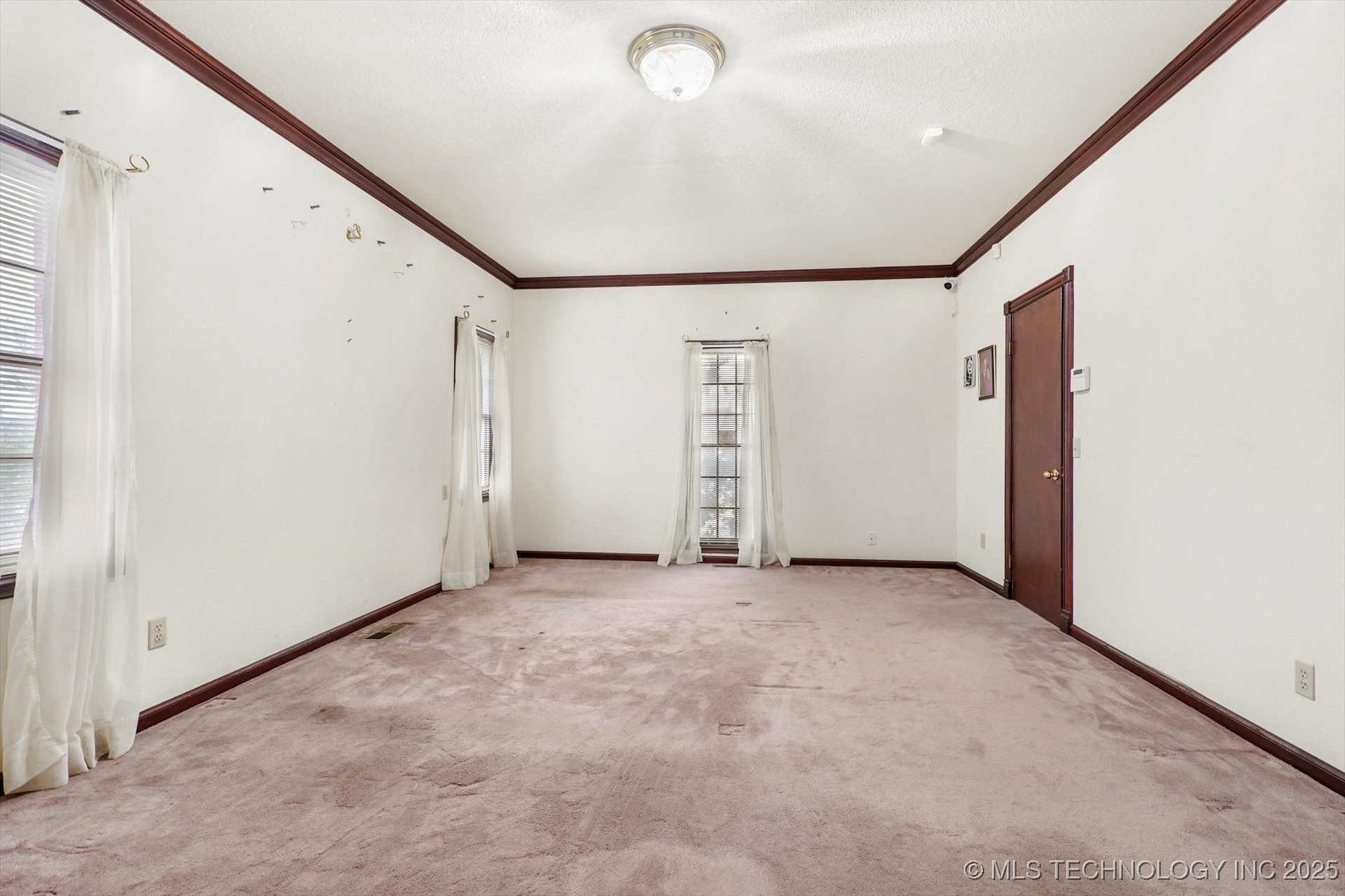 Jenks, Oklahoma, 74037, United States, 4 Bedrooms Bedrooms, ,5 BathroomsBathrooms,Residential,For Sale,1840123