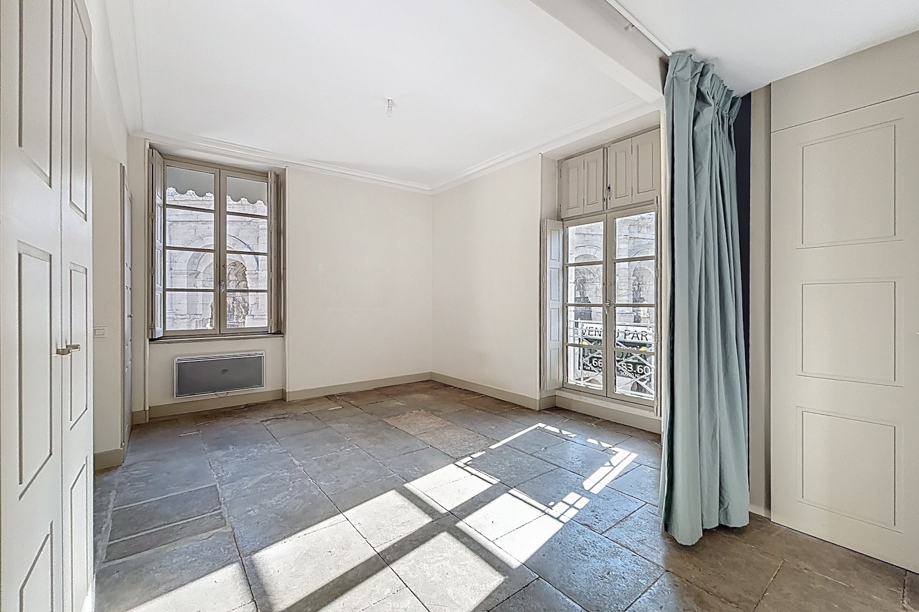  Sophisticated Apartment Facing the Iconic Nîmes Arena – A UNESCO-Listed Heritag… - 物件實景