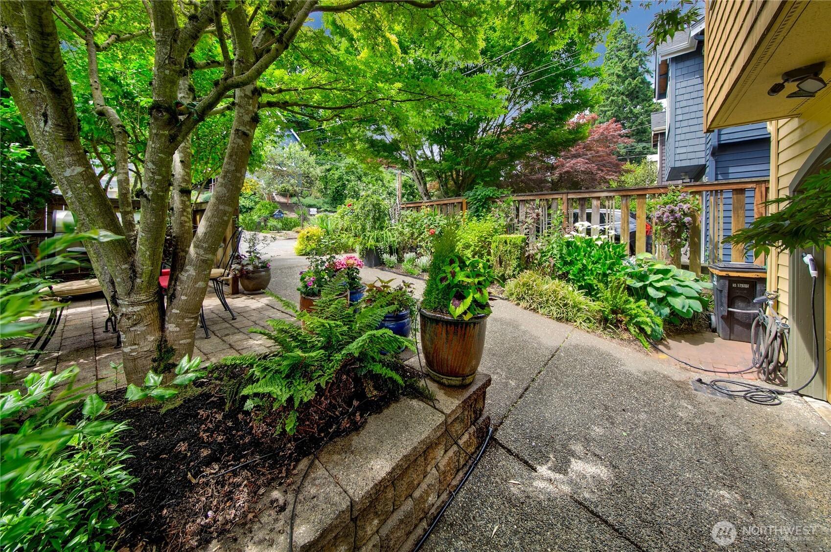 SEATTLE, Washington, 98112, United States, 3 Bedrooms Bedrooms, ,3 BathroomsBathrooms,Residential,For Sale,1875763