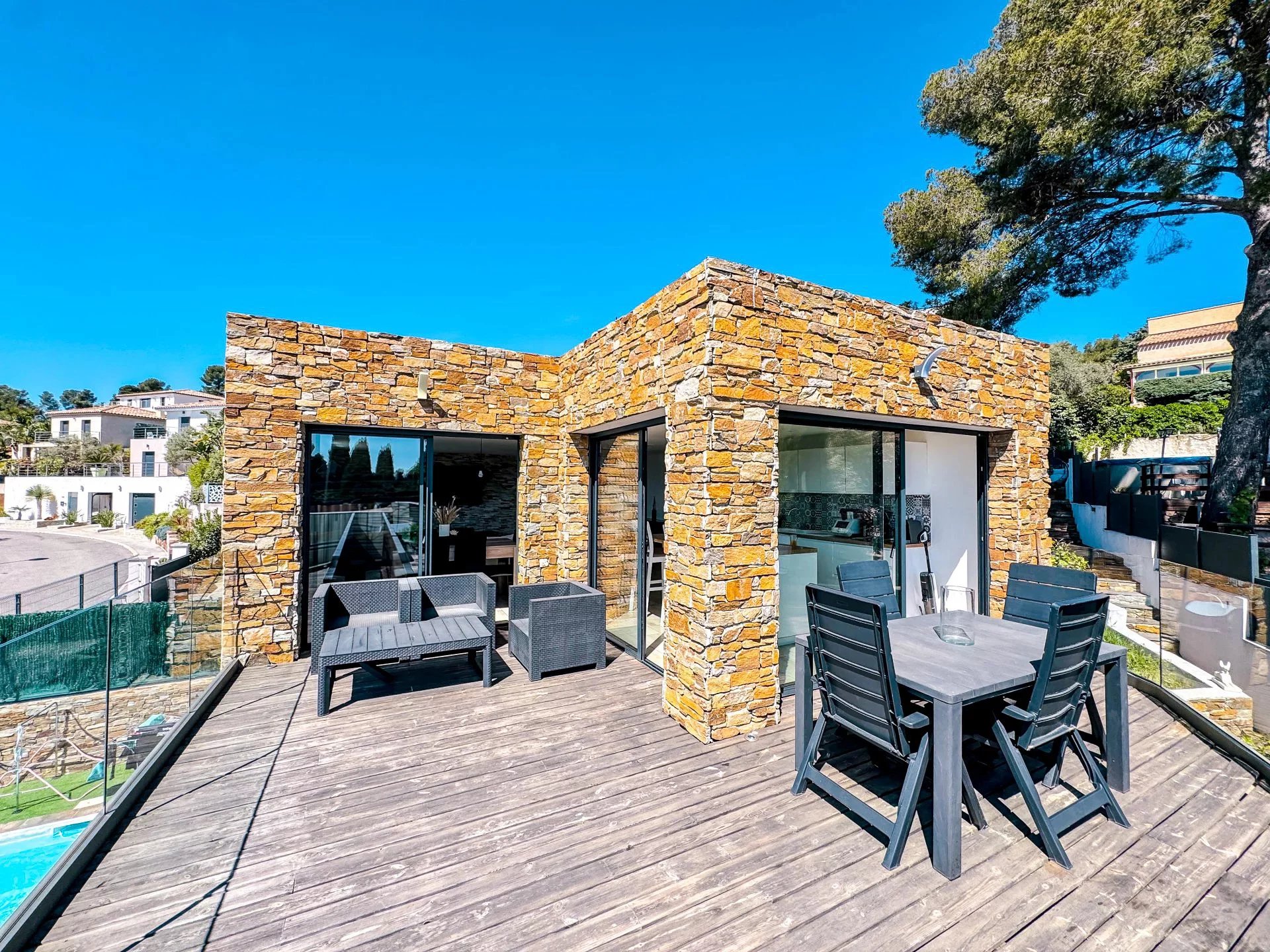 La Garde, Provence-Alpes-Côte d’Azur, 83130, FR, 4 Bedrooms Bedrooms, ,2 BathroomsBathrooms,Residential,For Sale,1867266