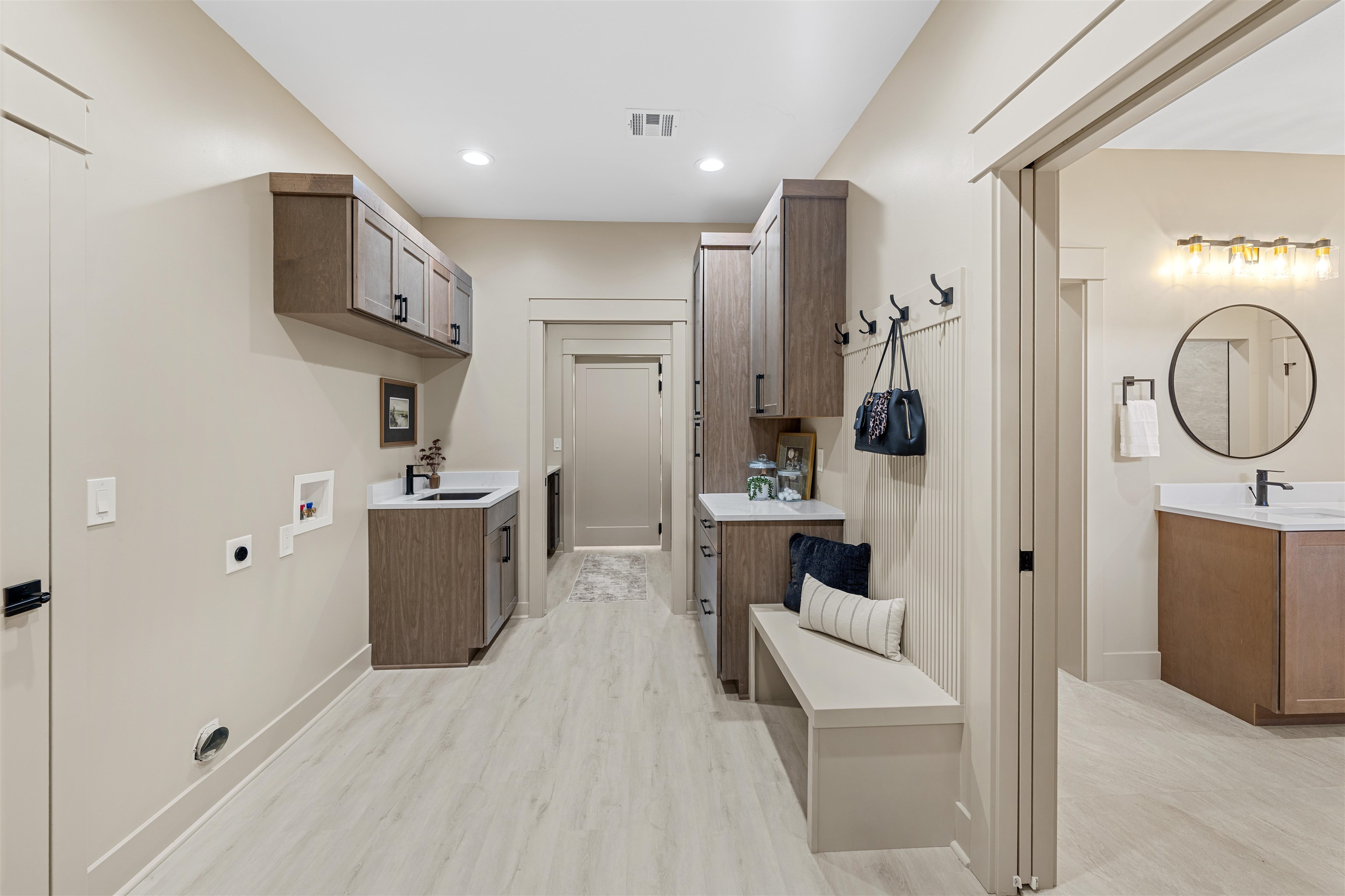 Salina, Kansas, 67401, United States, 3 Bedrooms Bedrooms, ,3 BathroomsBathrooms,Residential,For Sale,1956761