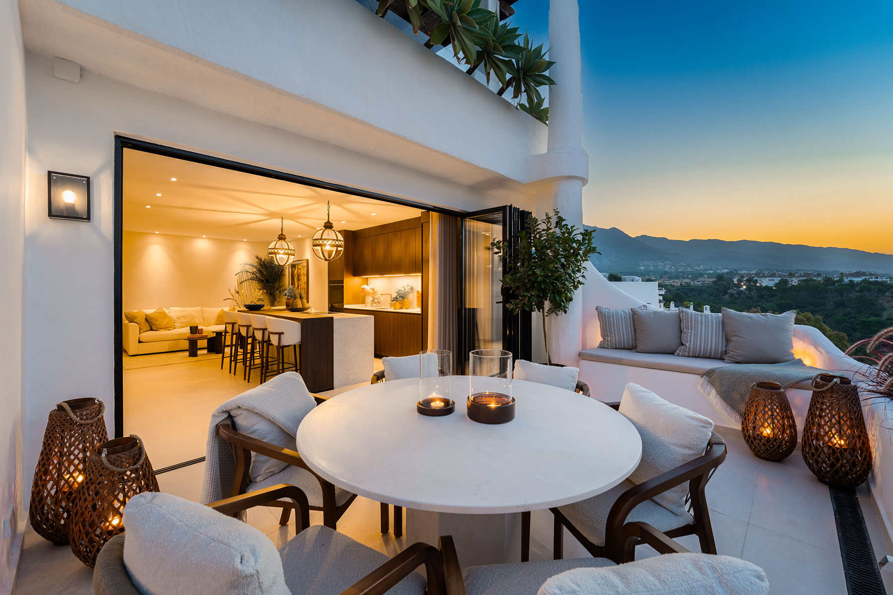  Renovated apartment with panoramic sea views on Marbella