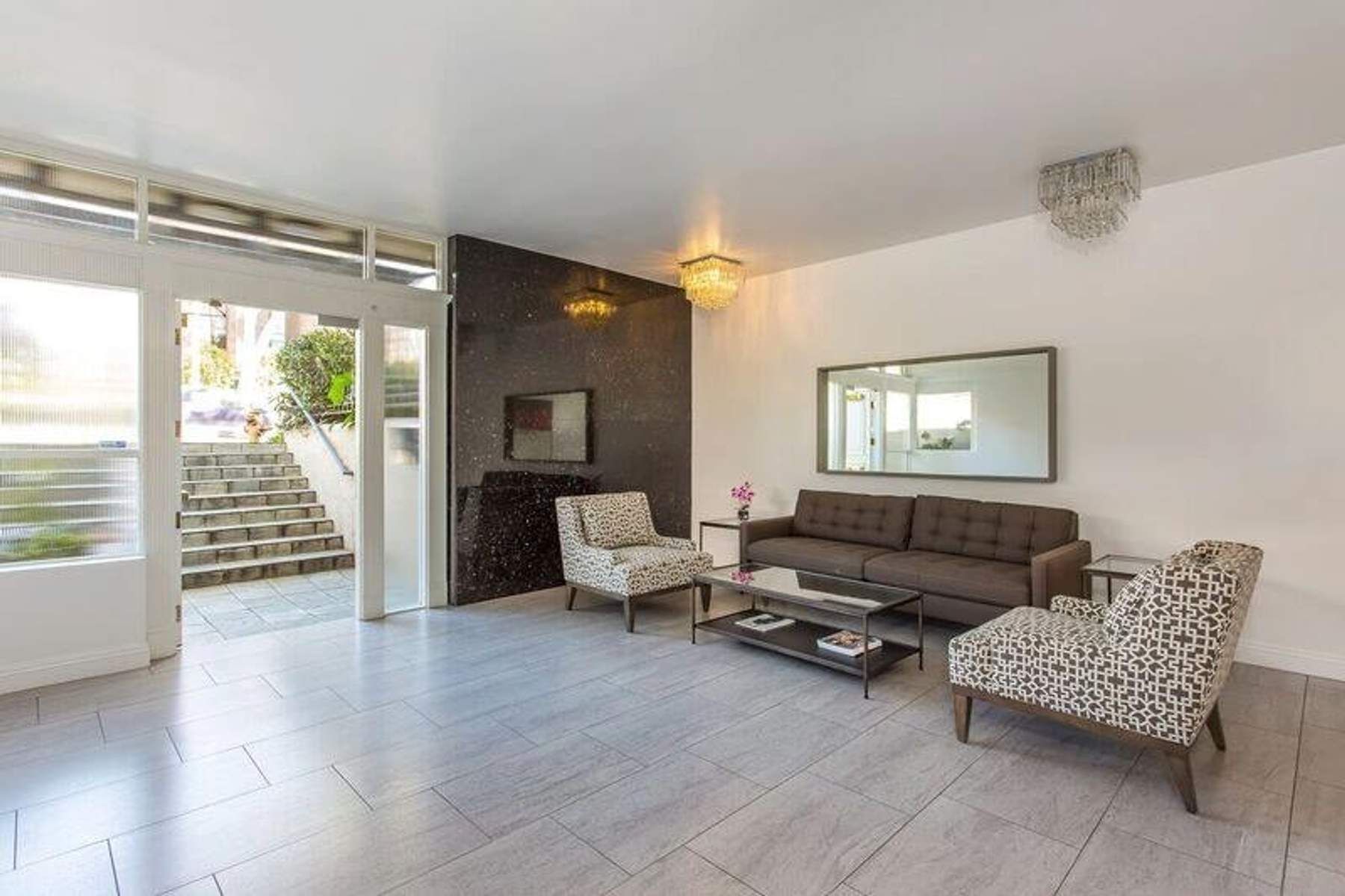  2301 S Beverly Glen Blvd - 物件實景