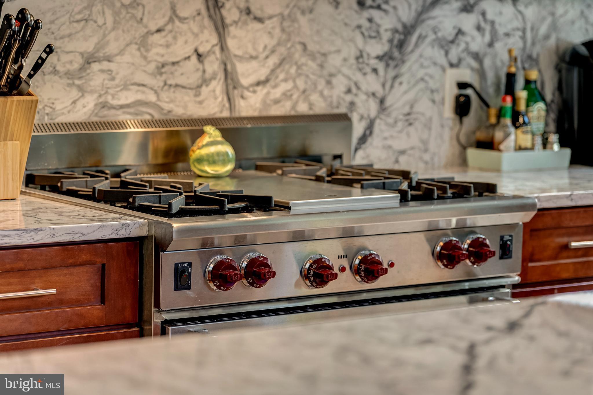 Arlington, Virginia, 22209, United States, 2 Bedrooms Bedrooms, ,2 BathroomsBathrooms,Residential,For Sale,1992776