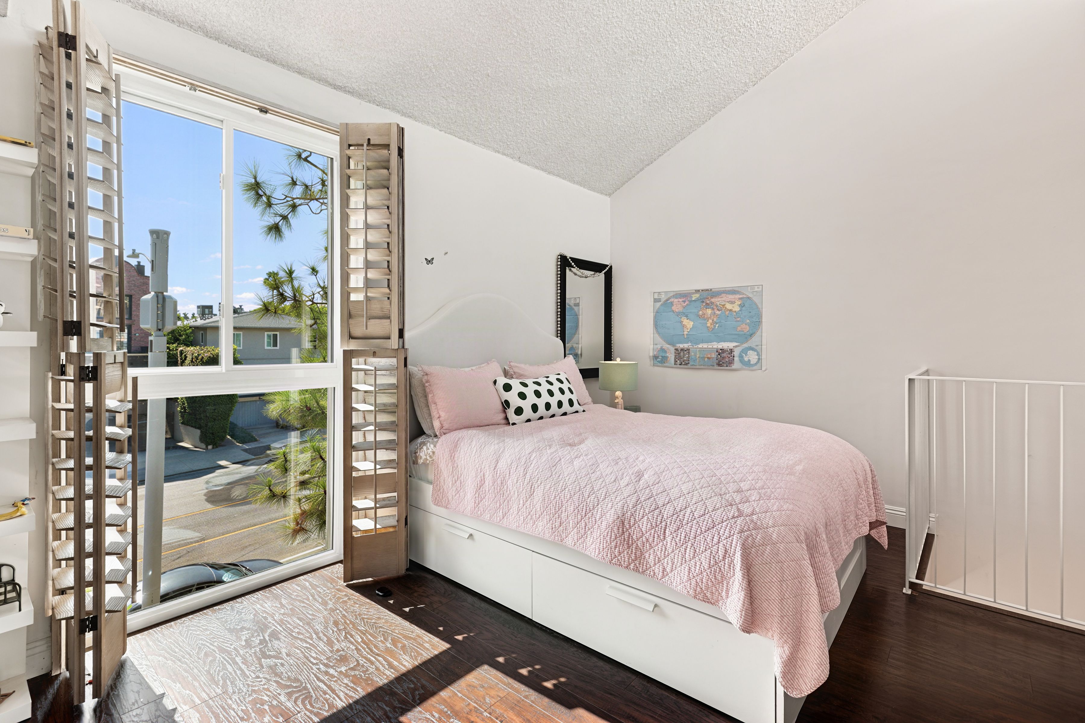  2338 S Beverly Glen Blvd - 物件實景