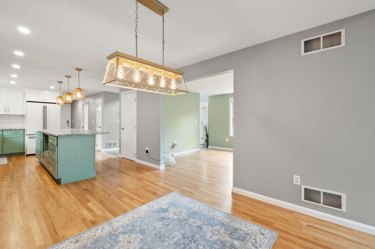 Hudson, New Hampshire, 03051, United States, 3 Bedrooms Bedrooms, ,2 BathroomsBathrooms,Residential,For Sale,1940270