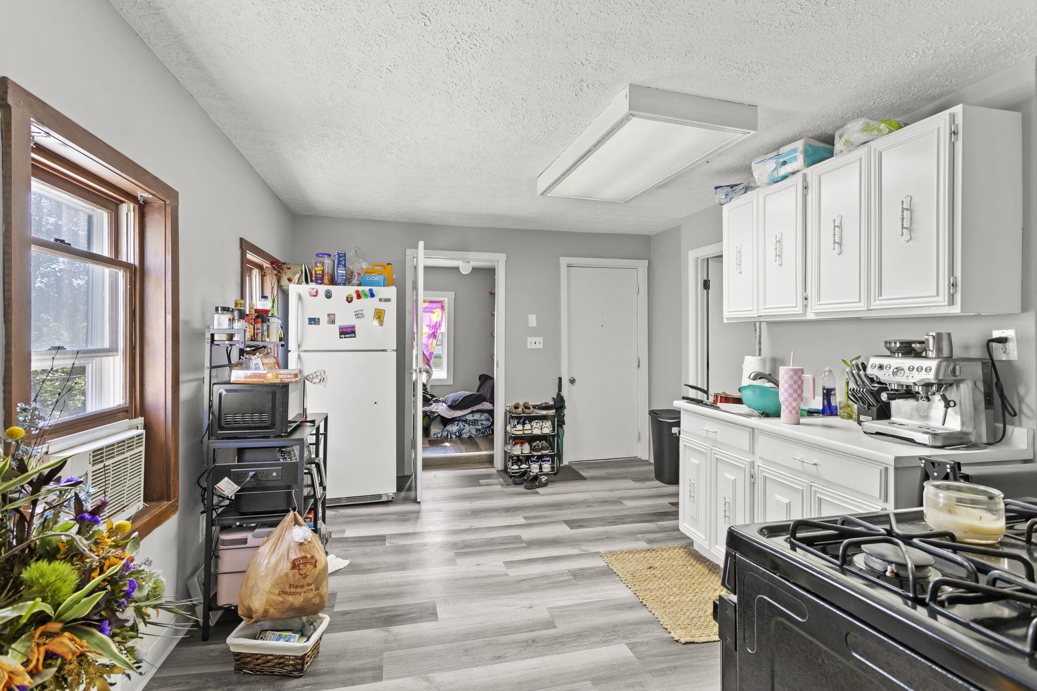 Manchester, New Hampshire, 03103, United States, ,3 BathroomsBathrooms,Residential,For Sale,1979681