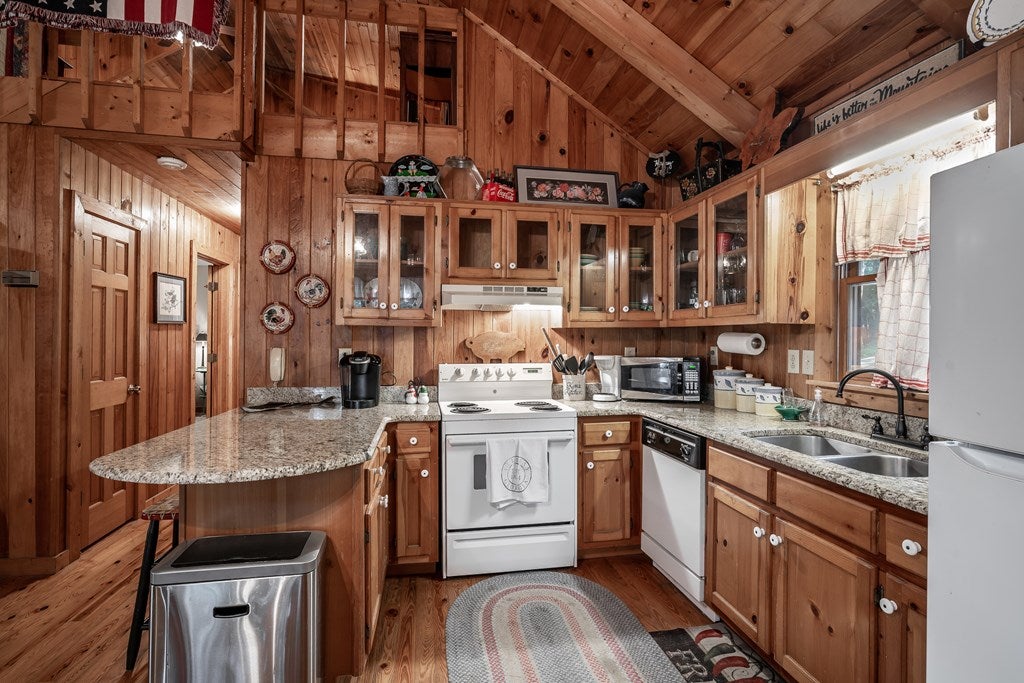 Ellijay, Georgia, 30536, United States, 4 Bedrooms Bedrooms, ,3 BathroomsBathrooms,Residential,For Sale,1926497