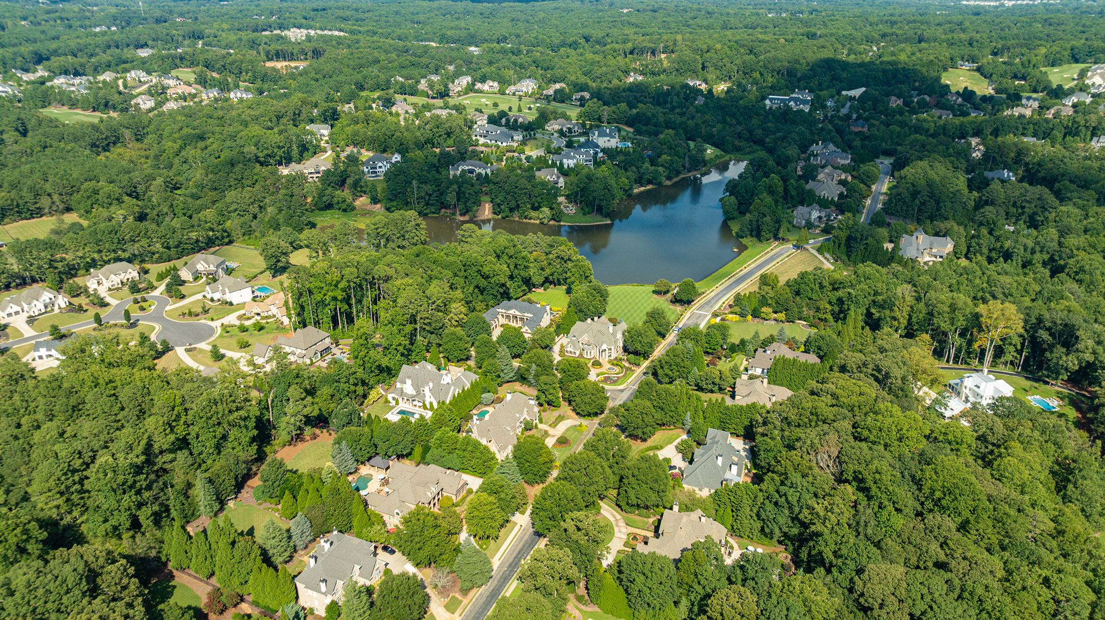  Impressive Brick Estate on a Private Wooded 1+/- Acre Lot in The Manor - 物件實景