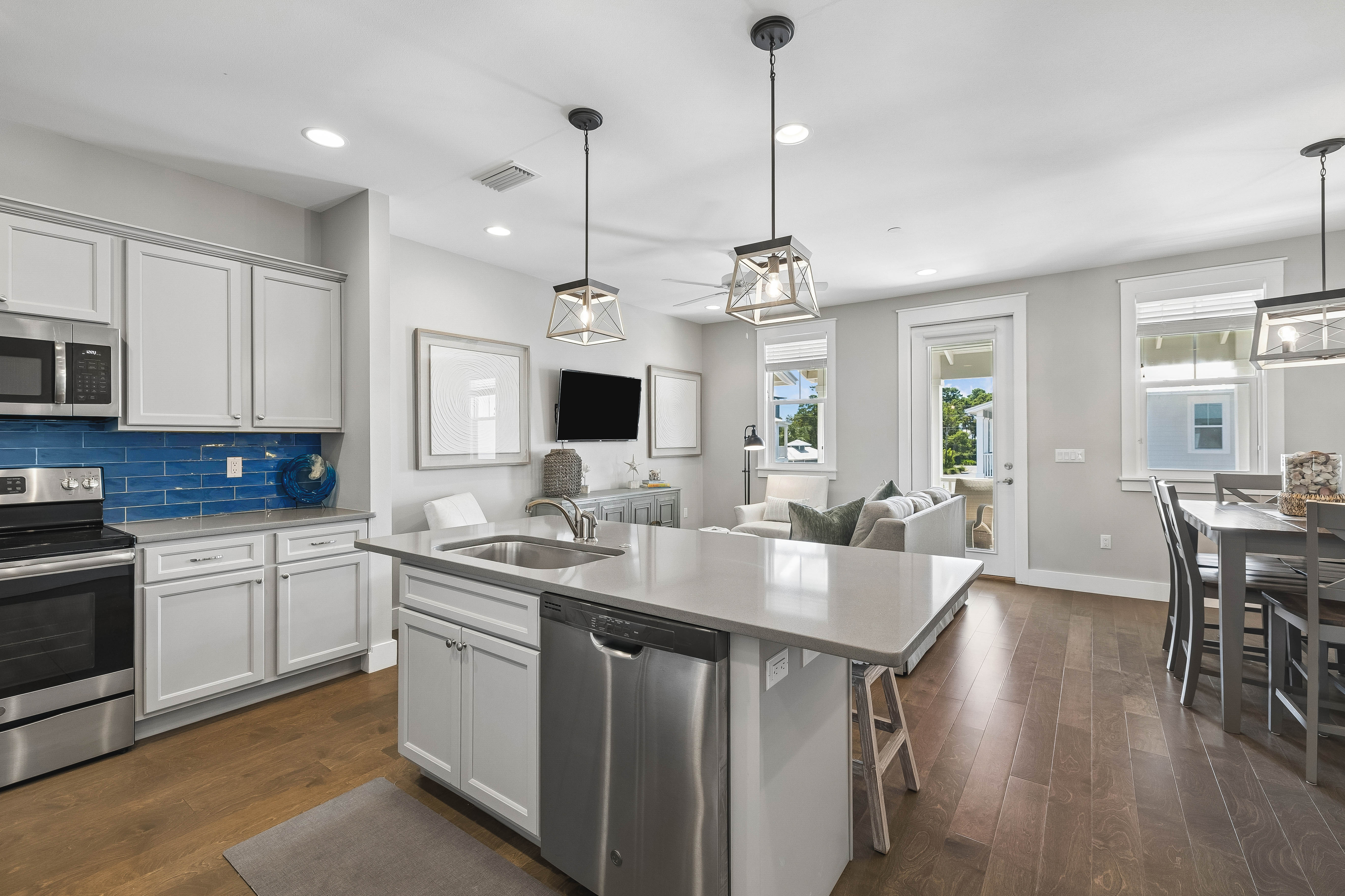  Furnished Seagrove Retreat with Garage Steps from the Pool & Near the Beach - 物件實景