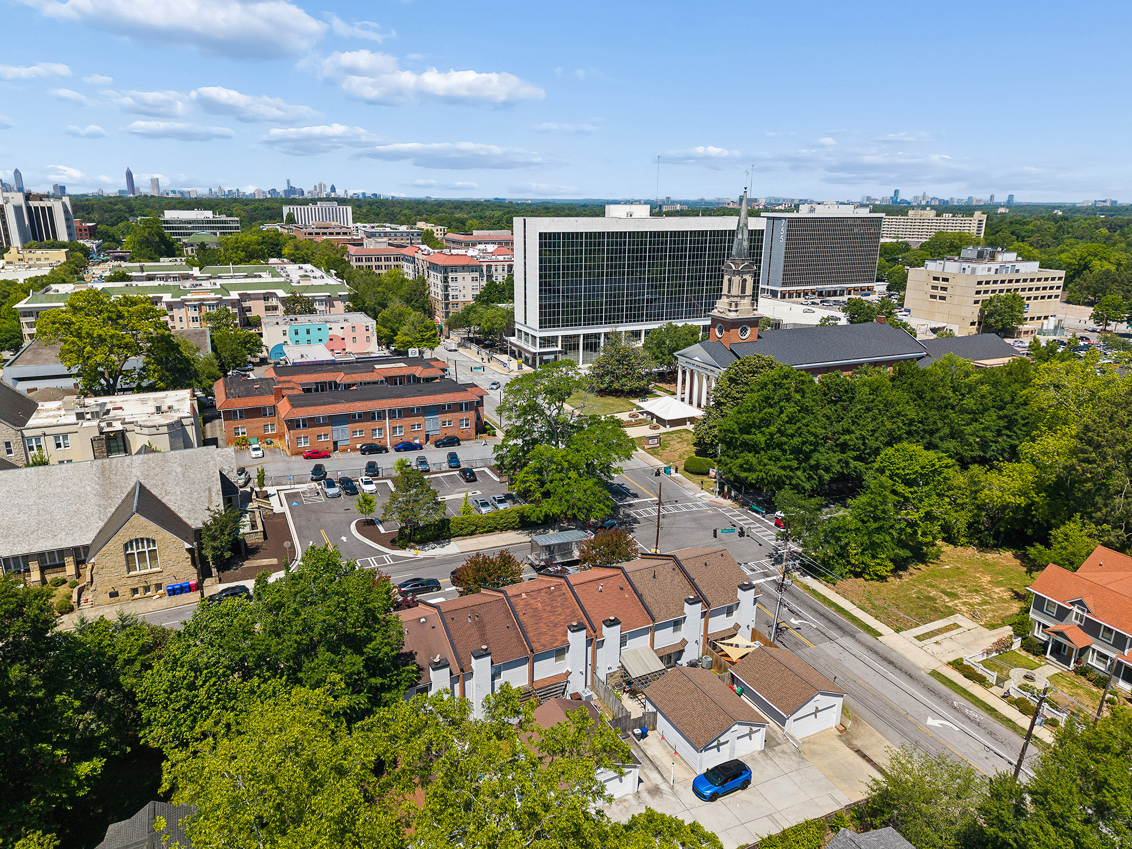  Renovated Move-In Ready End-Unit Townhome - 物件實景