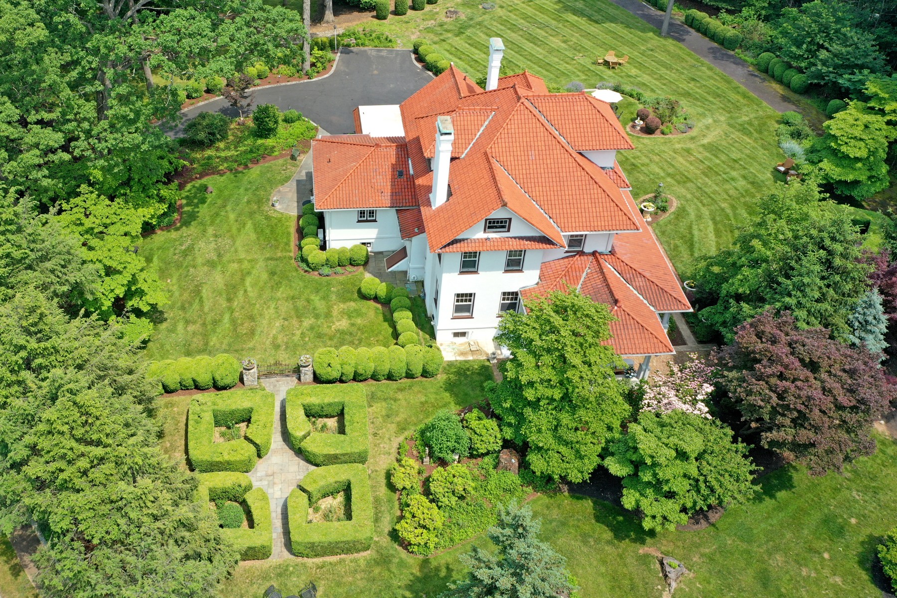  Extraordinary Mediterranean Home with Glided Age Grandeur - 物件實景