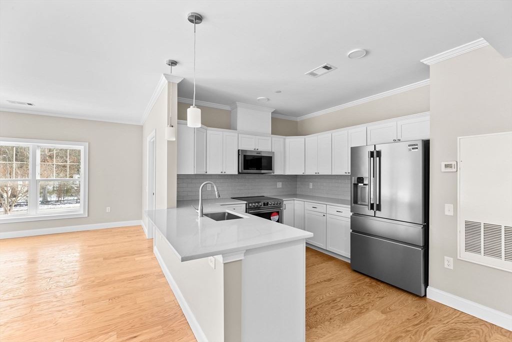 Milton, Massachusetts, 02186, United States, 2 Bedrooms Bedrooms, ,2 BathroomsBathrooms,Residential,For Sale,1730422