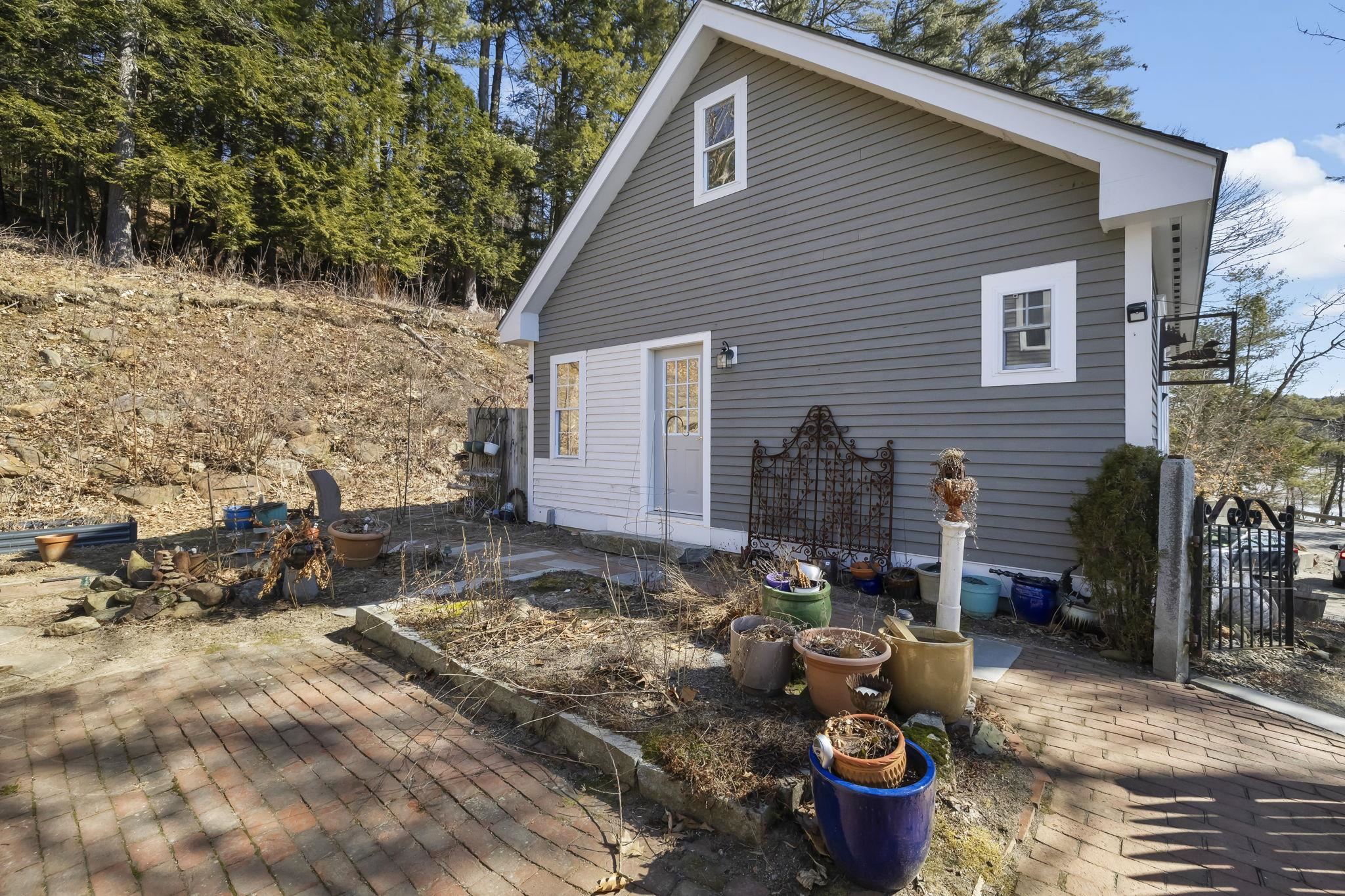 Weare, New Hampshire, 03281, United States, 2 Bedrooms Bedrooms, ,Residential,For Sale,1887155