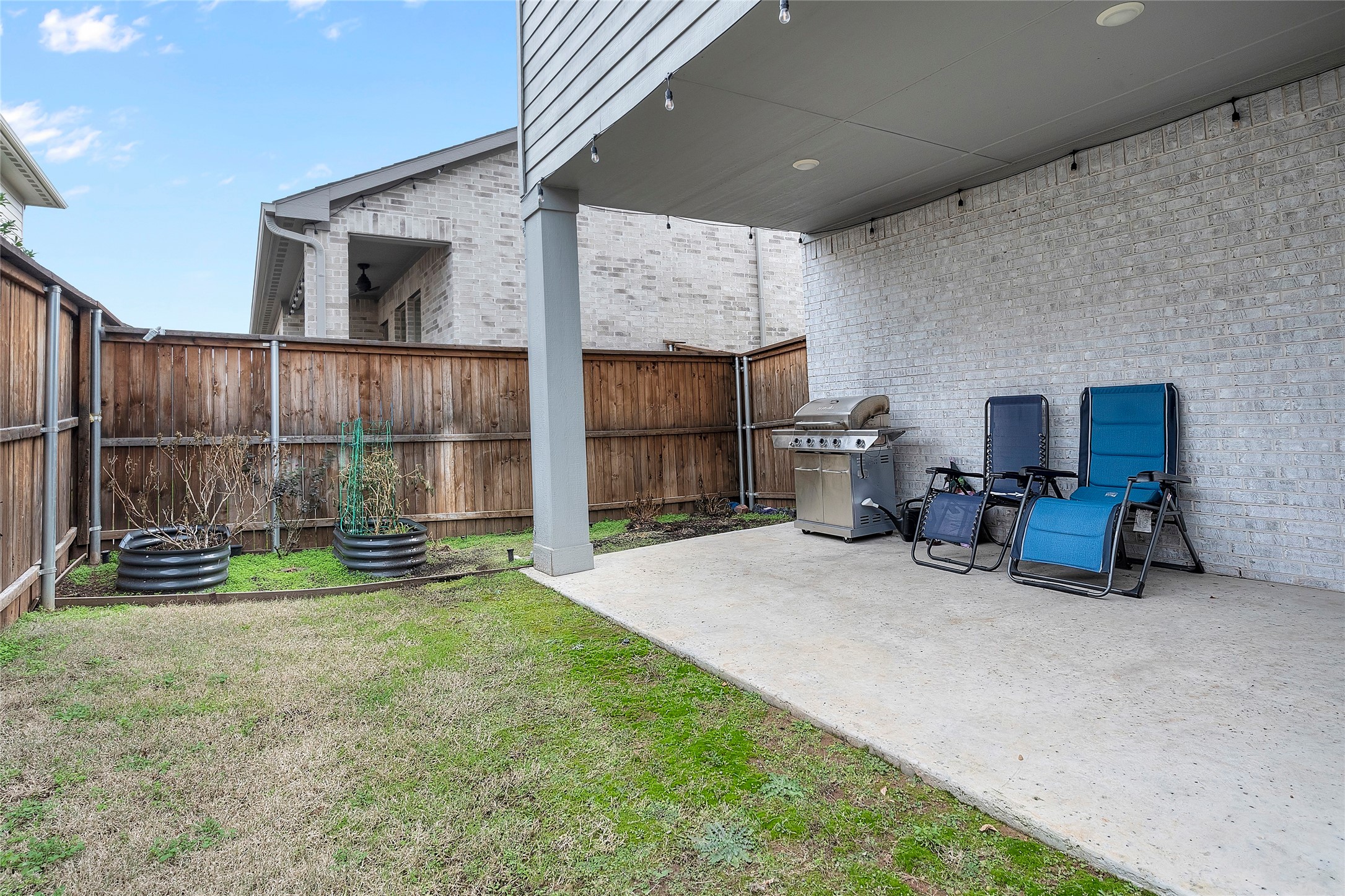 Carrollton, Texas, 75010, United States, 4 Bedrooms Bedrooms, ,3 BathroomsBathrooms,Residential,For Sale,1941049