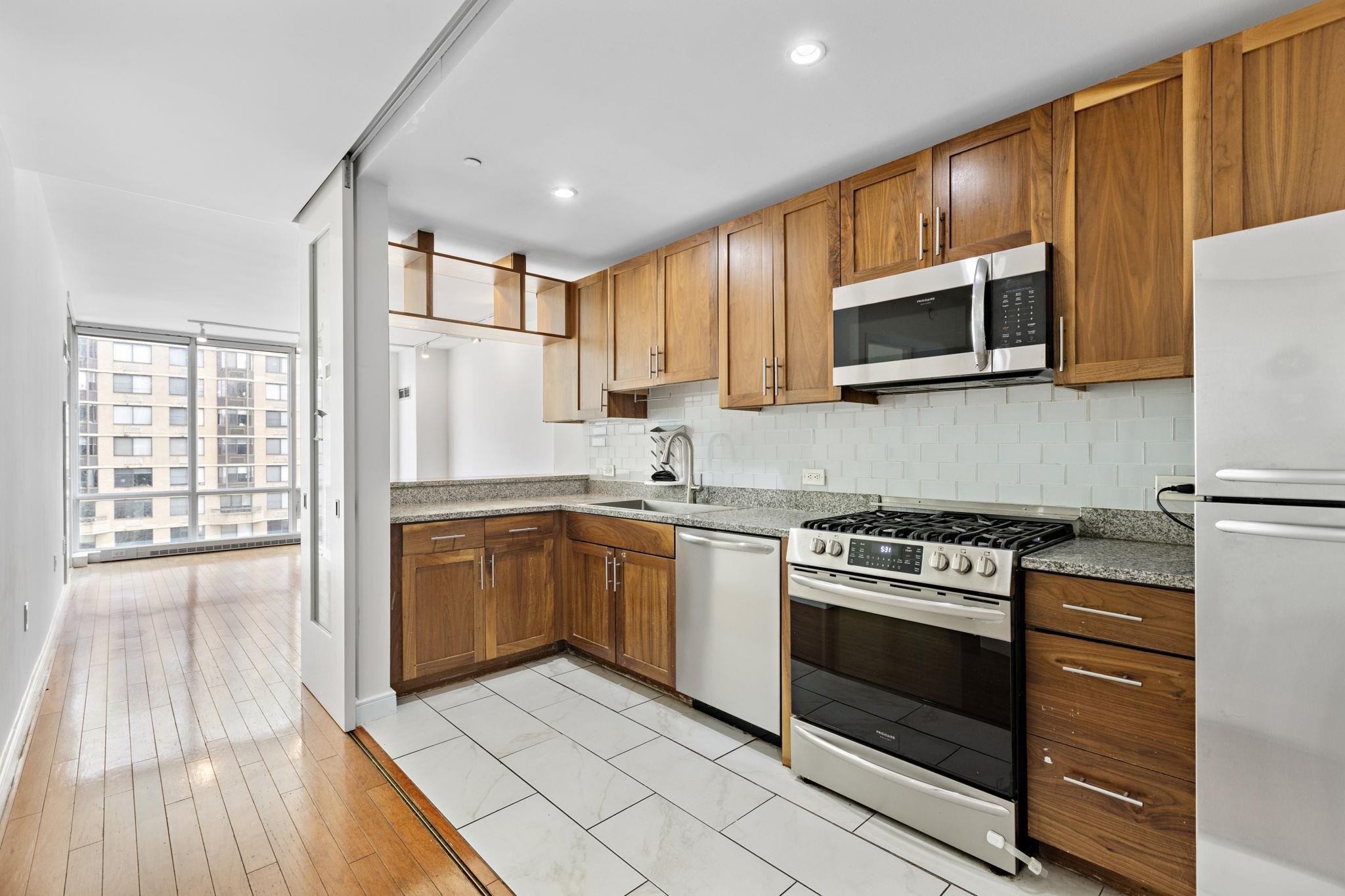 Jersey City, New Jersey, 07310, United States, 2 Bedrooms Bedrooms, ,2 BathroomsBathrooms,Residential,For Sale,1874794