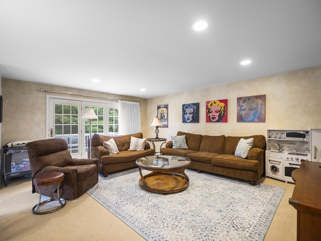 Worcester, Massachusetts, 01609, United States, 3 Bedrooms Bedrooms, ,4 BathroomsBathrooms,Residential,For Sale,1970257