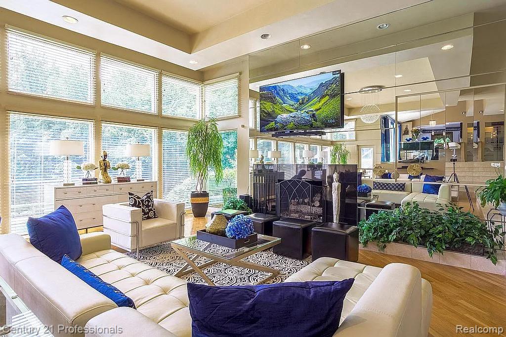 OrchardLake, Michigan, 48323, United States, 5 Bedrooms Bedrooms, ,5 BathroomsBathrooms,Residential,For Sale,1980200