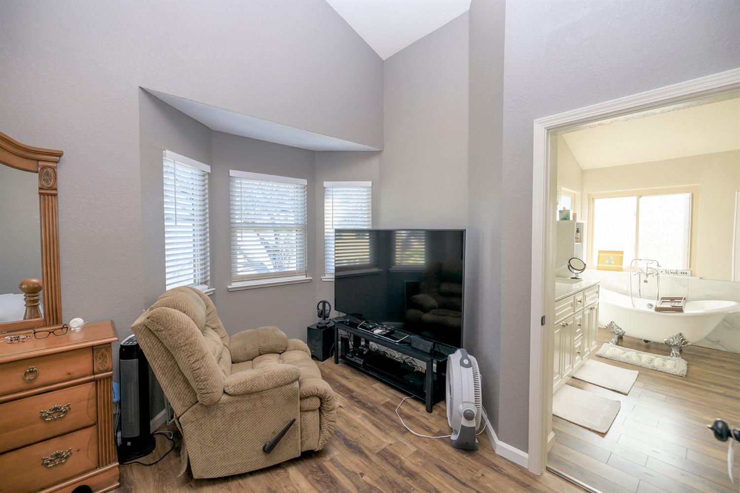 Tracy, California, 95376, United States, 4 Bedrooms Bedrooms, ,3 BathroomsBathrooms,Residential,For Sale,1980511