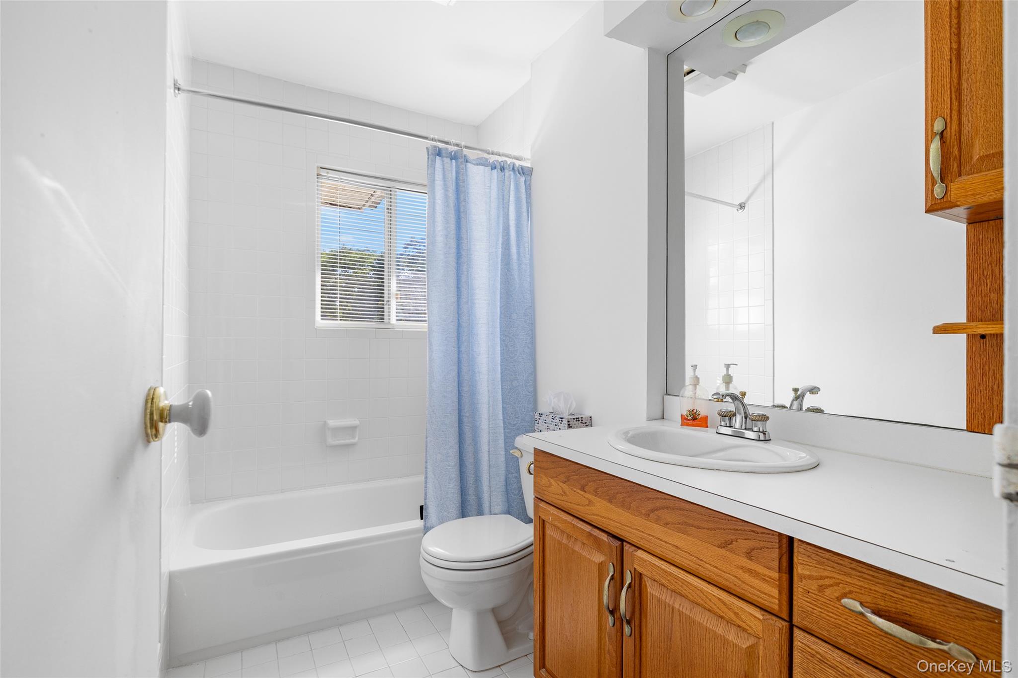 Deer Park, New York, 11729, United States, 5 Bedrooms Bedrooms, ,3 BathroomsBathrooms,Residential,For Sale,1938283