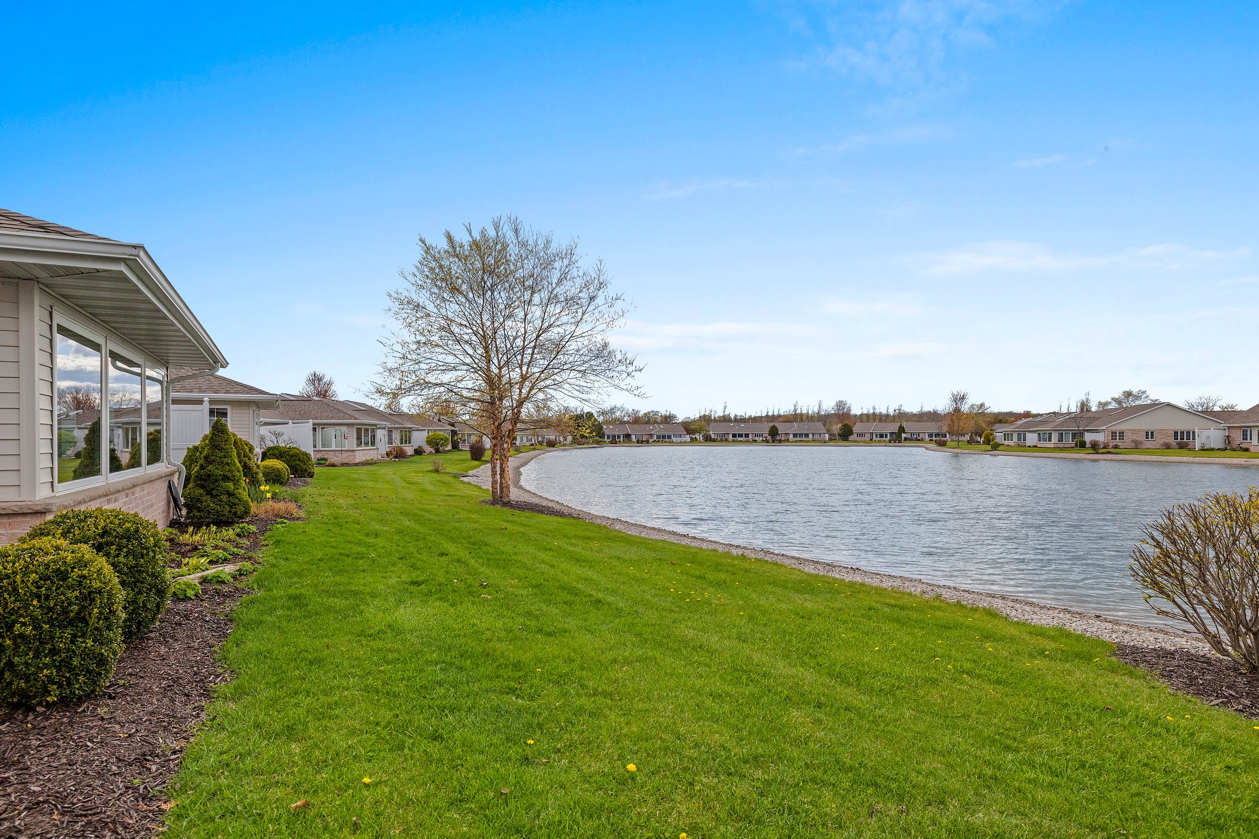  Waterfront Living at River Pines Condos - 物件實景