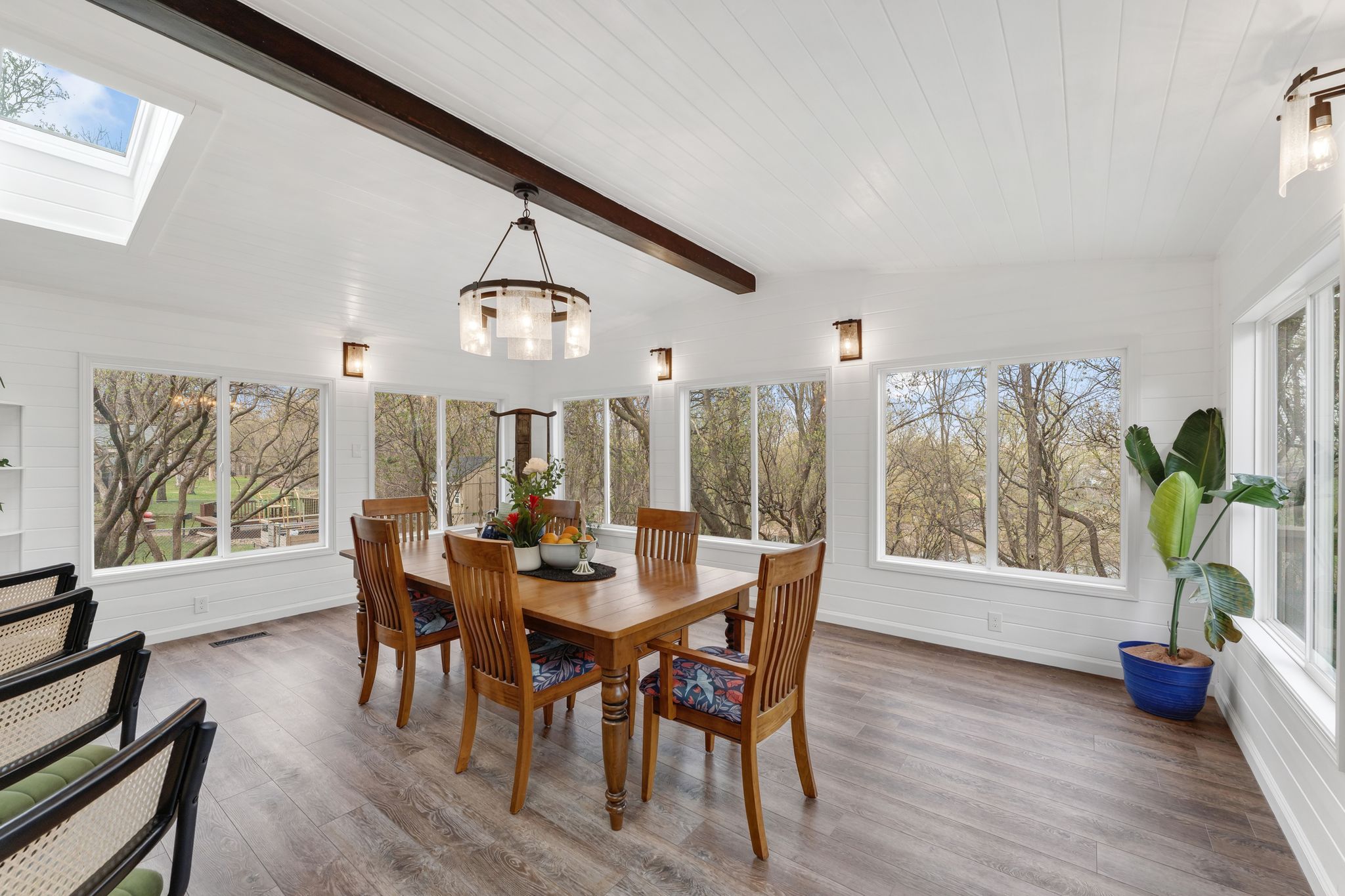  Stylish Renovation Meets Classic Charm - 物件實景