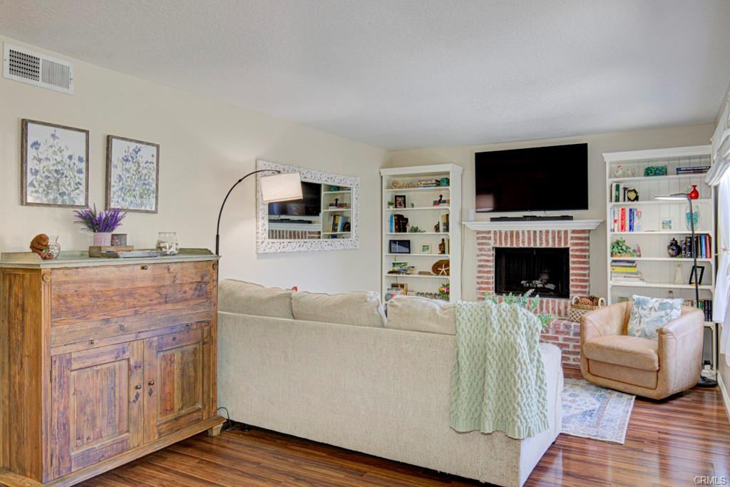 Lake Forest, California, 92630, United States, 2 Bedrooms Bedrooms, ,2 BathroomsBathrooms,Residential,For Sale,1944905