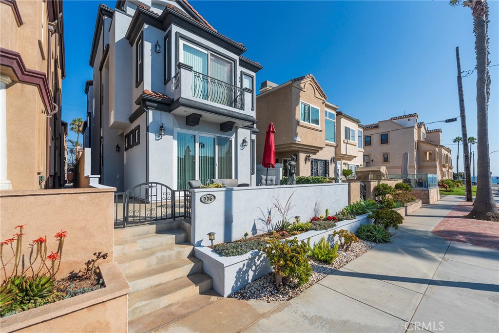 Huntington Beach, California, 92648, United States, 3 Bedrooms Bedrooms, ,4 BathroomsBathrooms,Residential,For Sale,1897780