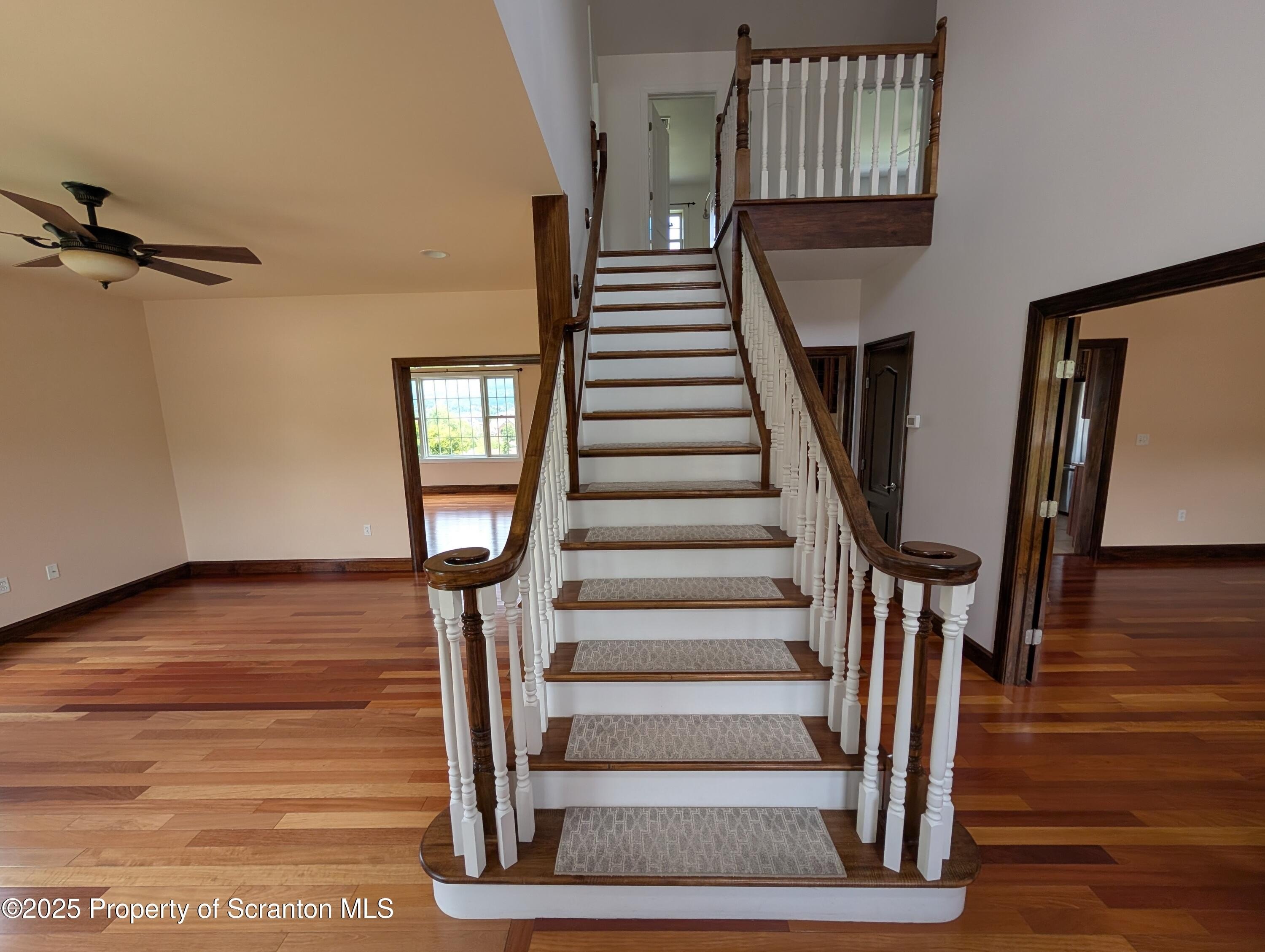 Throop, Pennsylvania, 18512, United States, 3 Bedrooms Bedrooms, ,3 BathroomsBathrooms,Residential,For Sale,1889511