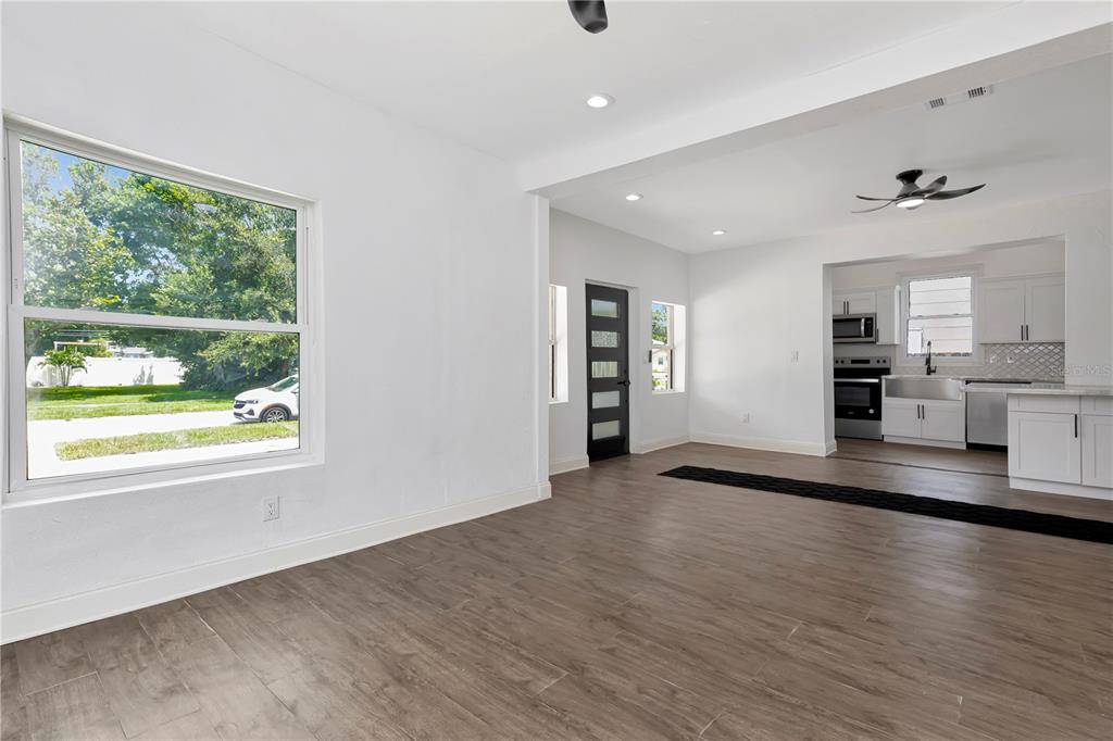 St Petersburg, Florida, 33713, United States, 4 Bedrooms Bedrooms, ,3 BathroomsBathrooms,Residential,For Sale,1932067