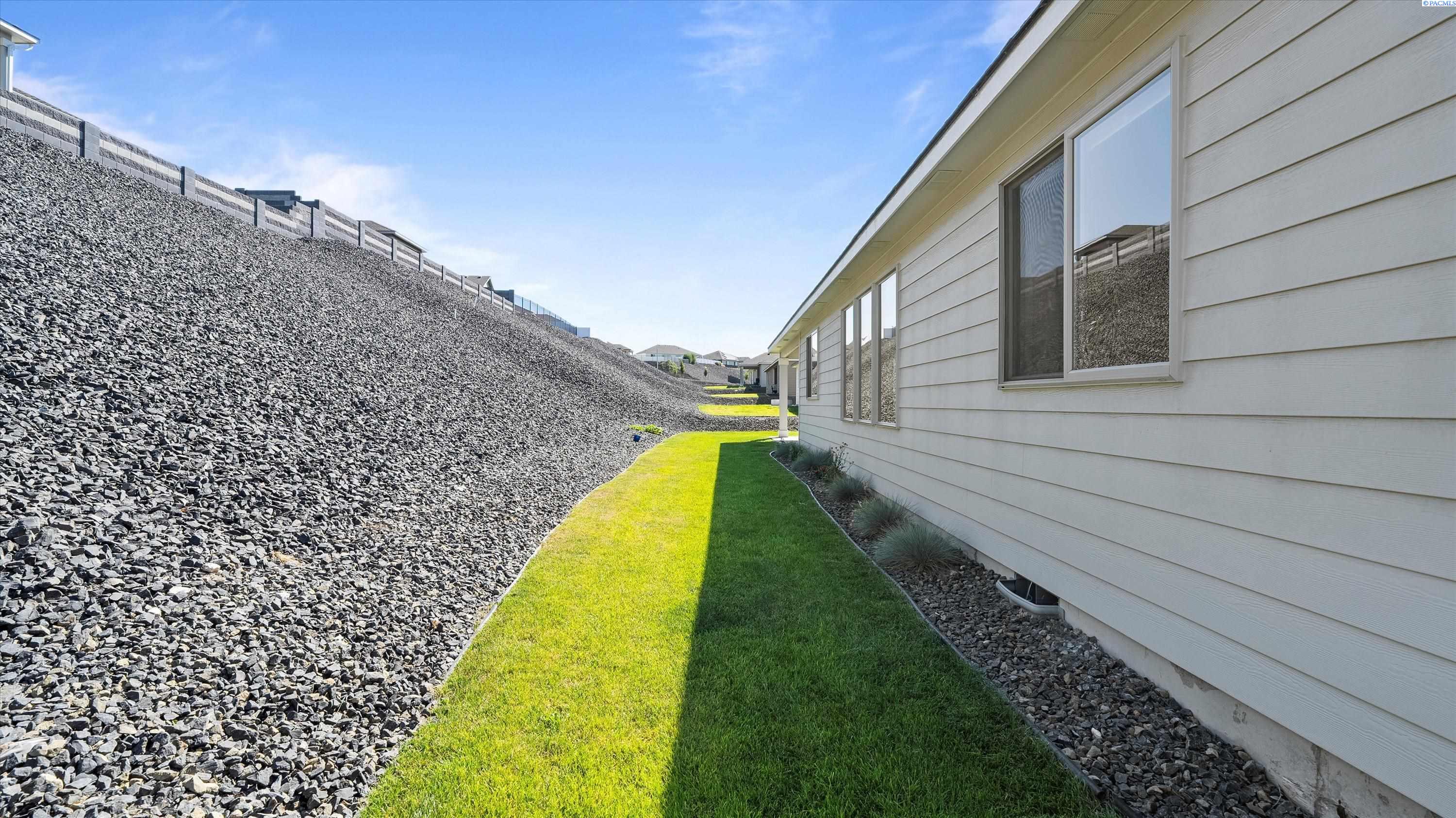 Kennewick, Washington, 99338, United States, 4 Bedrooms Bedrooms, ,1 BathroomBathrooms,Residential,For Sale,1918004