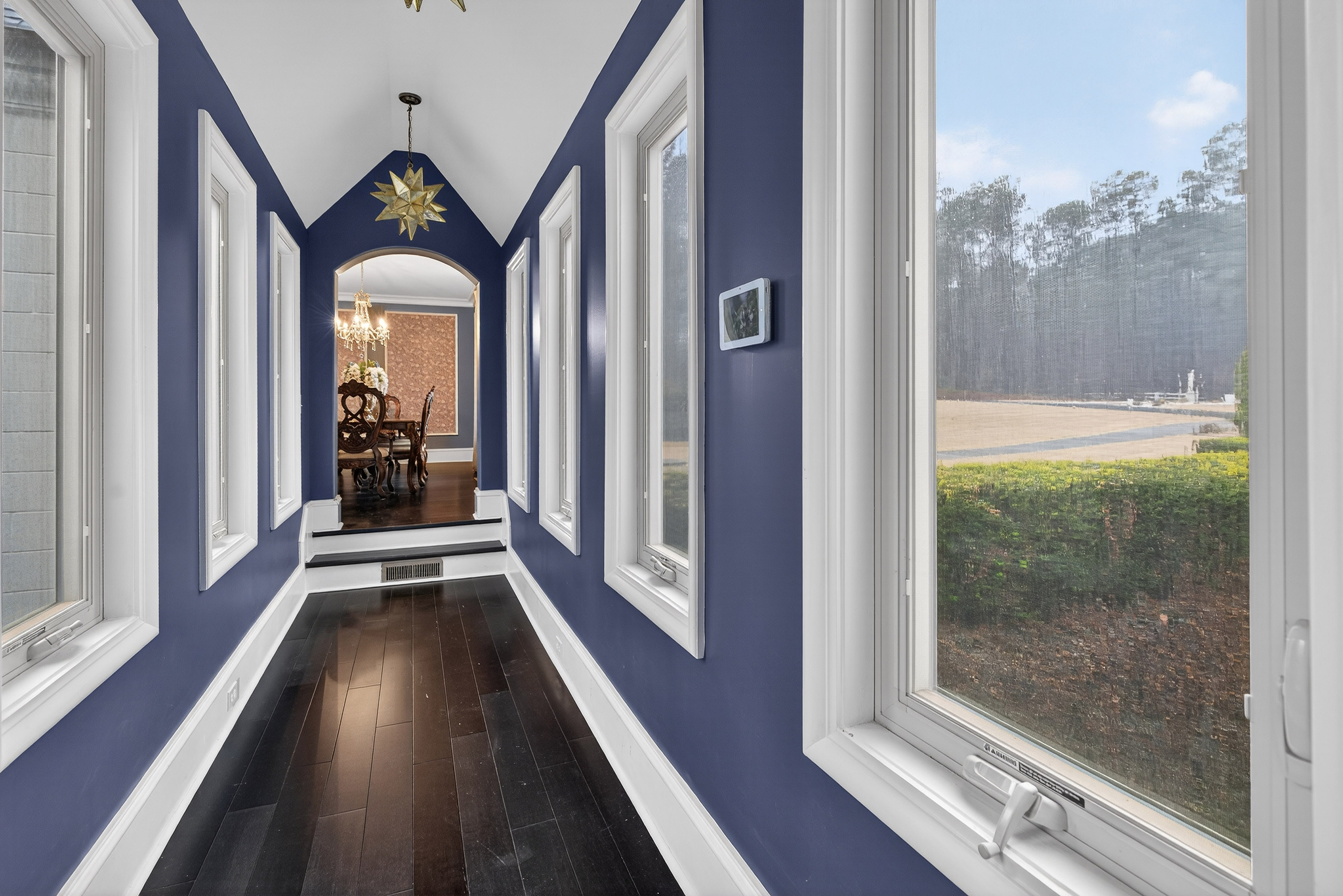  Secluded Sophistication on Over Six Acres with Winding Creek - 物件實景